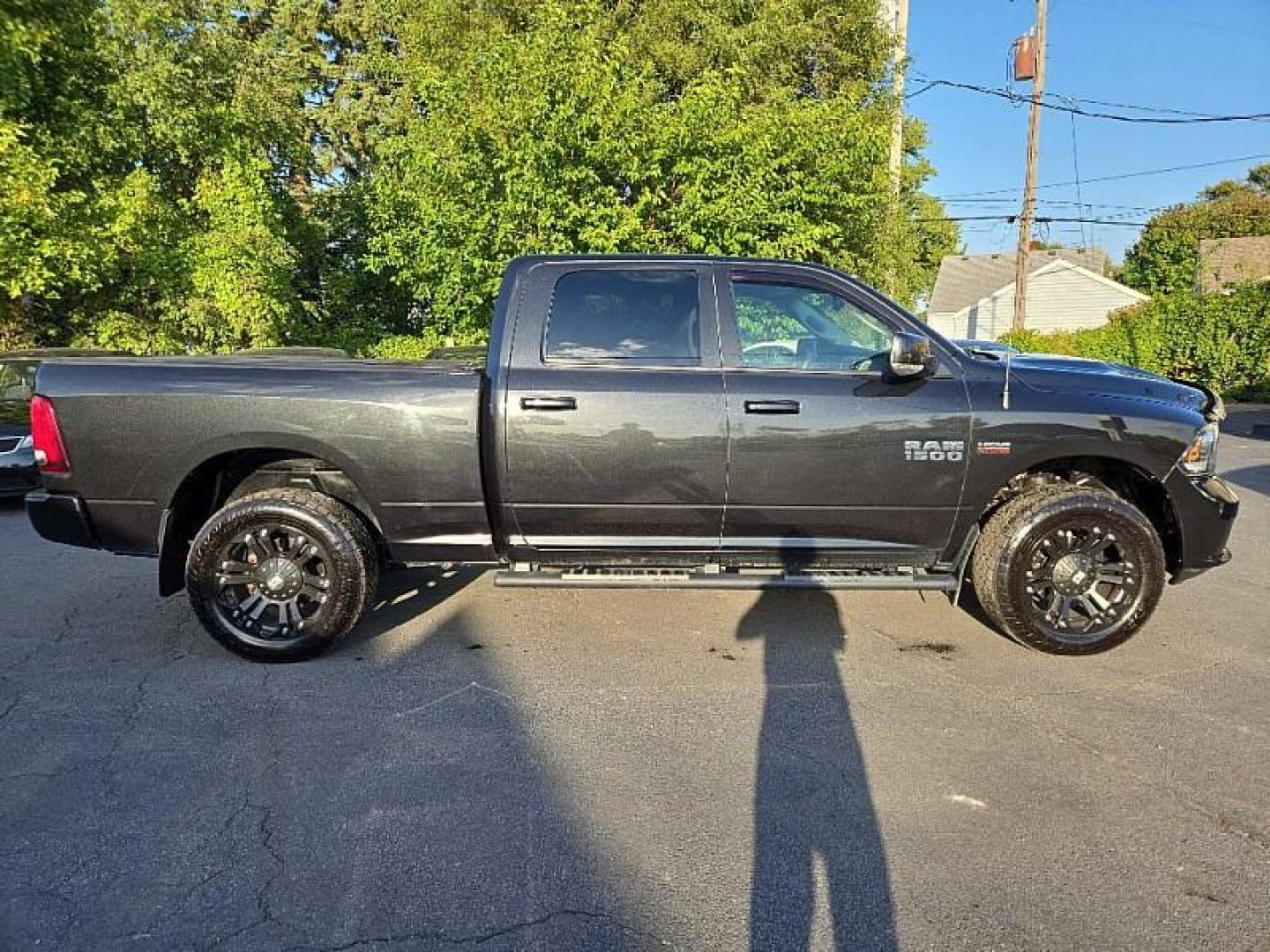 2016 BLACK /BLACK RAM 1500 Sport Crew Cab LWB 4WD (1C6RR7UT8GS) with an 5.7L V8 OHV 16V engine, 6A transmission, located at 3304 Woodville Road, Northwood, OH, 43619, (419) 210-8019, 41.612694, -83.480743 - We are #1 Auto Loan Dealer for Good Bad or No Credit we have hundreds of vehicles to choose from, stop on in or just fill out our online application to get approved for auto financing and see your credit score for free by visiting our website today. We have Low Payment Options and Terms Available - Photo#5