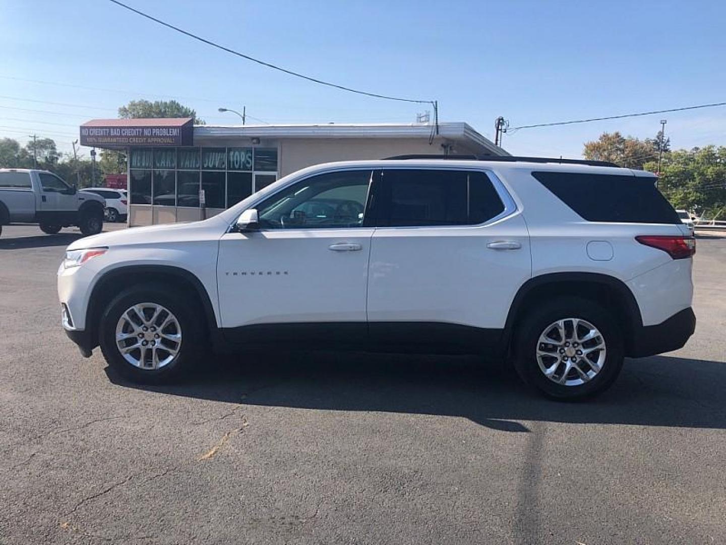 2020 WHITE /BLACK Chevrolet Traverse LT Cloth AWD (1GNEVGKW3LJ) with an 3.6L V6 DOHC 24V engine, 9A transmission, located at 3304 Woodville Road, Northwood, OH, 43619, (419) 210-8019, 41.612694, -83.480743 - We are #1 Auto Loan Dealer for Good Bad or No Credit we have hundreds of vehicles to choose from, stop on in or just fill out our online application to get approved for auto financing and see your credit score for free by visiting our website today. We have Low Payment Options and Terms Available - Photo#1