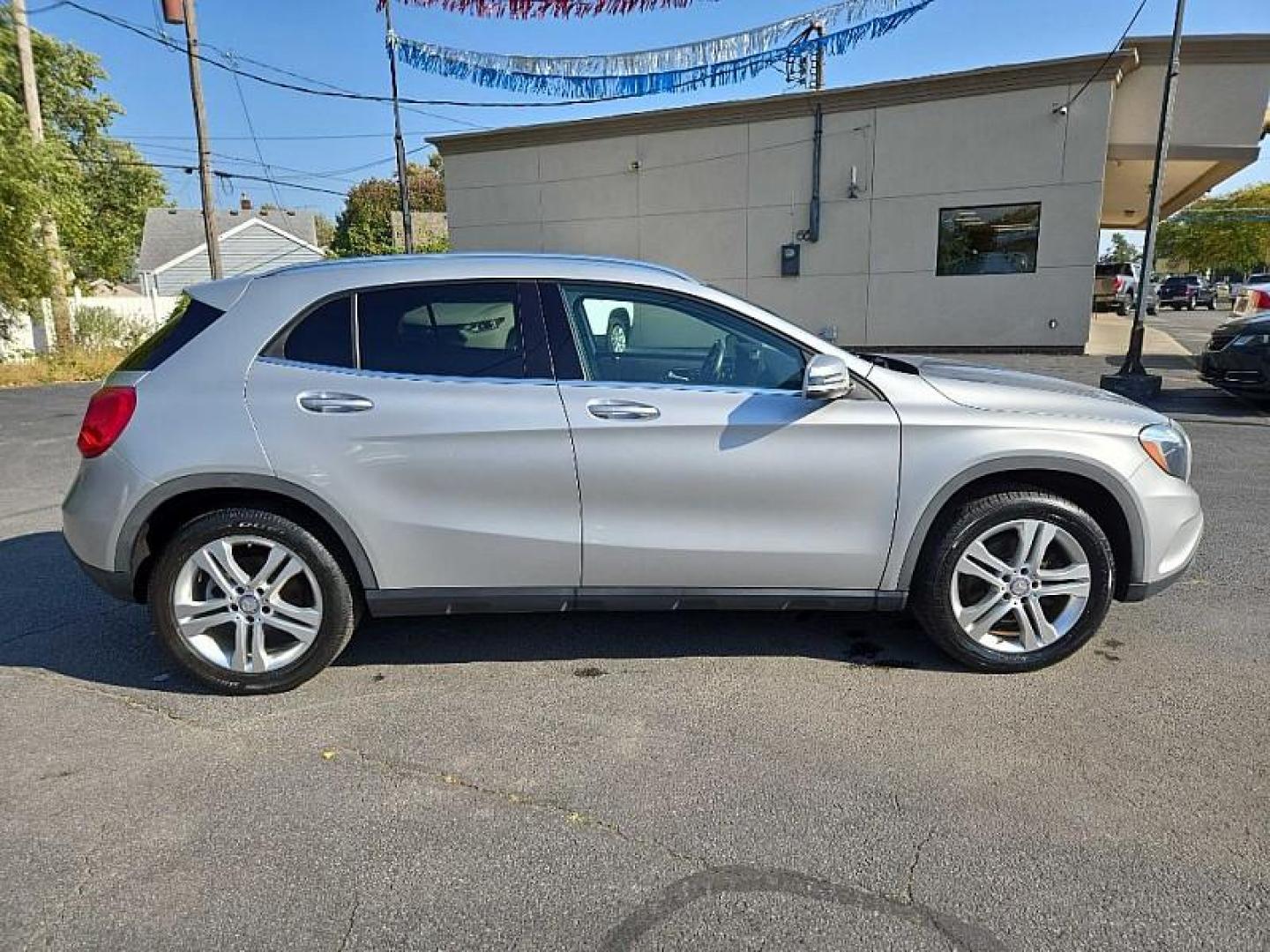 2016 SILVER /BLACK Mercedes-Benz GLA-Class GLA250 (WDCTG4EB2GJ) with an 2.0L L4 DOHC 16V TURBO engine, 7A transmission, located at 3304 Woodville Road, Northwood, OH, 43619, (419) 210-8019, 41.612694, -83.480743 - We are #1 Auto Loan Dealer for Good Bad or No Credit we have hundreds of vehicles to choose from, stop on in or just fill out our online application to get approved for auto financing and see your credit score for free by visiting our website today. We have Low Payment Options and Terms Available - Photo#5