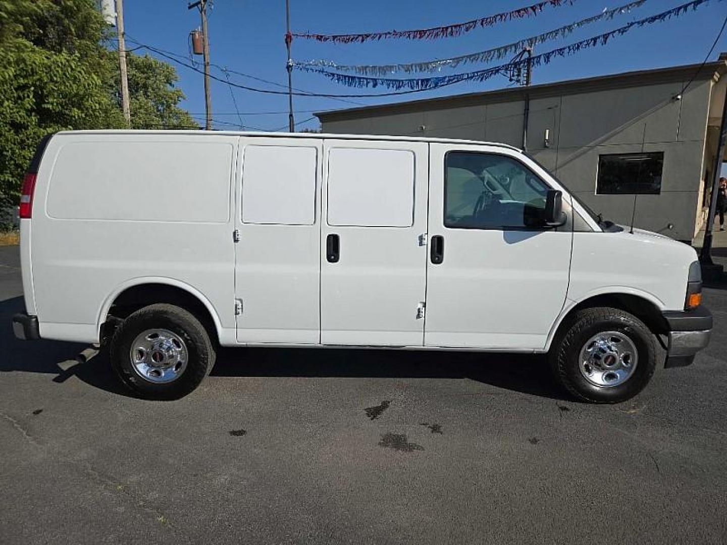 2017 WHITE /GREY GMC Savana G2500 Cargo (1GTW7AFF7H1) with an 4.8L V8 FFV engine, 6A transmission, located at 3304 Woodville Road, Northwood, OH, 43619, (419) 210-8019, 41.612694, -83.480743 - We are #1 Auto Loan Dealer for Good Bad or No Credit we have hundreds of vehicles to choose from, stop on in or just fill out our online application to get approved for auto financing and see your credit score for free by visiting our website today. We have Low Payment Options and Terms Available - Photo#5