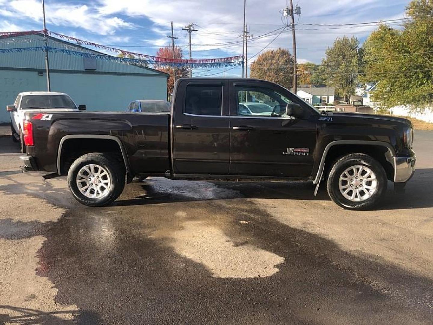 2018 BROWN /BLACK GMC Sierra 1500 SLE Double Cab 4WD (1GTV2MEC1JZ) with an 5.3L V8 OHV 16V engine, 6A transmission, located at 3304 Woodville Road, Northwood, OH, 43619, (419) 210-8019, 41.612694, -83.480743 - We are #1 Auto Loan Dealer for Good Bad or No Credit we have hundreds of vehicles to choose from, stop on in or just fill out our online application to get approved for auto financing and see your credit score for free by visiting our website today. We have Low Payment Options and Terms Available - Photo#5