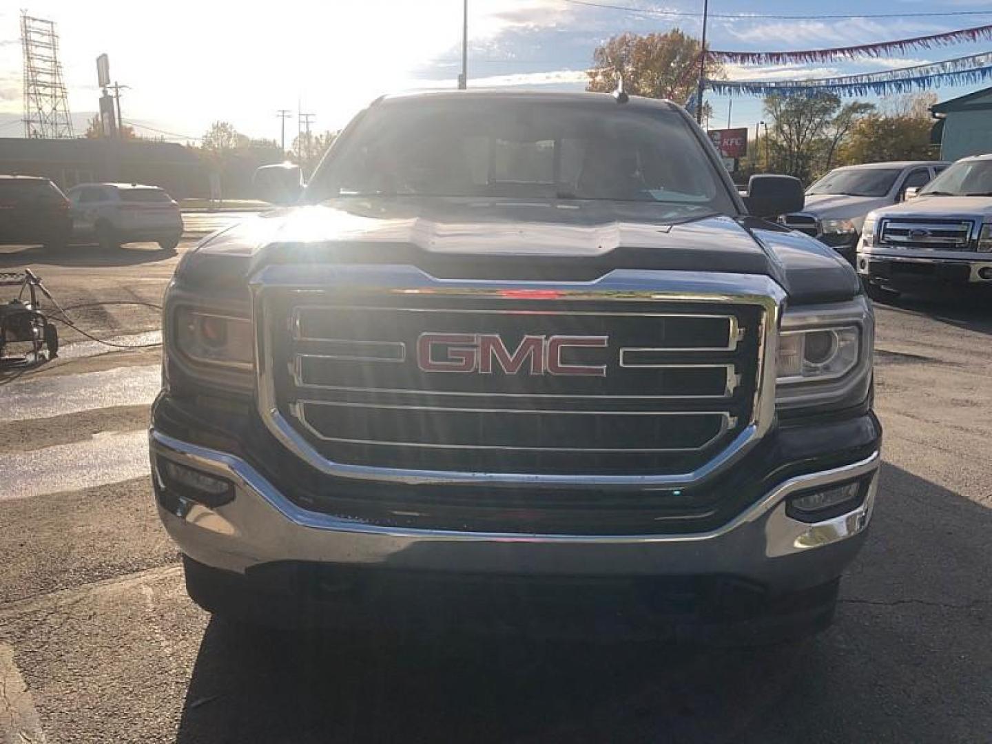 2018 BROWN /BLACK GMC Sierra 1500 SLE Double Cab 4WD (1GTV2MEC1JZ) with an 5.3L V8 OHV 16V engine, 6A transmission, located at 3304 Woodville Road, Northwood, OH, 43619, (419) 210-8019, 41.612694, -83.480743 - We are #1 Auto Loan Dealer for Good Bad or No Credit we have hundreds of vehicles to choose from, stop on in or just fill out our online application to get approved for auto financing and see your credit score for free by visiting our website today. We have Low Payment Options and Terms Available - Photo#7