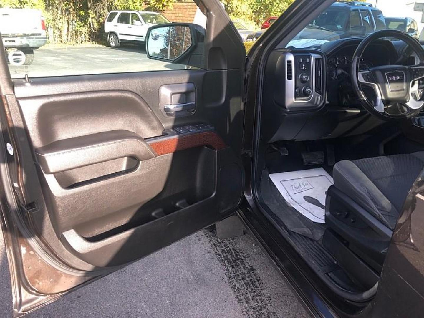 2018 BROWN /BLACK GMC Sierra 1500 SLE Double Cab 4WD (1GTV2MEC1JZ) with an 5.3L V8 OHV 16V engine, 6A transmission, located at 3304 Woodville Road, Northwood, OH, 43619, (419) 210-8019, 41.612694, -83.480743 - We are #1 Auto Loan Dealer for Good Bad or No Credit we have hundreds of vehicles to choose from, stop on in or just fill out our online application to get approved for auto financing and see your credit score for free by visiting our website today. We have Low Payment Options and Terms Available - Photo#8