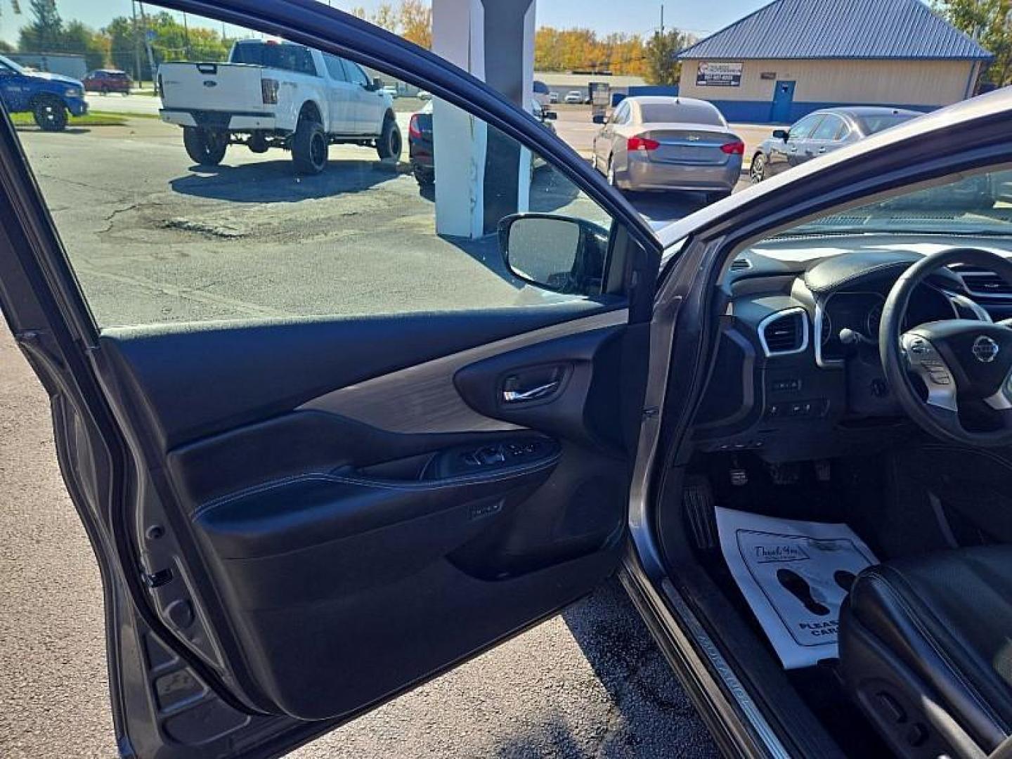 2015 GREY /BLACK Nissan Murano Platinum AWD (5N1AZ2MH6FN) with an 3.5L V6 DOHC 24V engine, Continuously Variable Transmission transmission, located at 3304 Woodville Road, Northwood, OH, 43619, (419) 210-8019, 41.612694, -83.480743 - We are #1 Auto Loan Dealer for Good Bad or No Credit we have hundreds of vehicles to choose from, stop on in or just fill out our online application to get approved for auto financing and see your credit score for free by visiting our website today. We have Low Payment Options and Terms Available - Photo#8