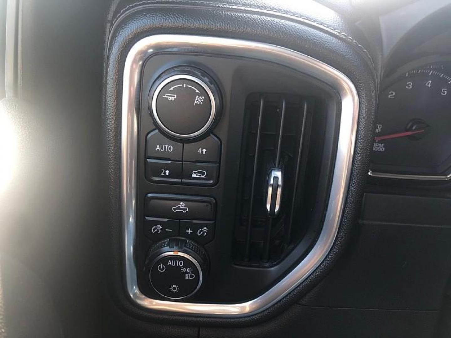 2019 SILVER /BLACK Chevrolet Silverado 1500 LT Crew Cab 4WD (1GCPYDEK1KZ) with an 2.7L L4 DOHC 16V TURBO engine, 6A transmission, located at 3304 Woodville Road, Northwood, OH, 43619, (419) 210-8019, 41.612694, -83.480743 - We are #1 Auto Loan Dealer for Good Bad or No Credit we have hundreds of vehicles to choose from, stop on in or just fill out our online application to get approved for auto financing and see your credit score for free by visiting our website today. We have Low Payment Options and Terms Available - Photo#16