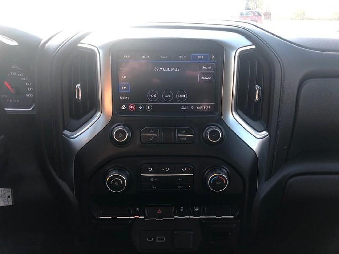 2019 SILVER /BLACK Chevrolet Silverado 1500 LT Crew Cab 4WD (1GCPYDEK1KZ) with an 2.7L L4 DOHC 16V TURBO engine, 6A transmission, located at 3304 Woodville Road, Northwood, OH, 43619, (419) 210-8019, 41.612694, -83.480743 - We are #1 Auto Loan Dealer for Good Bad or No Credit we have hundreds of vehicles to choose from, stop on in or just fill out our online application to get approved for auto financing and see your credit score for free by visiting our website today. We have Low Payment Options and Terms Available - Photo#18