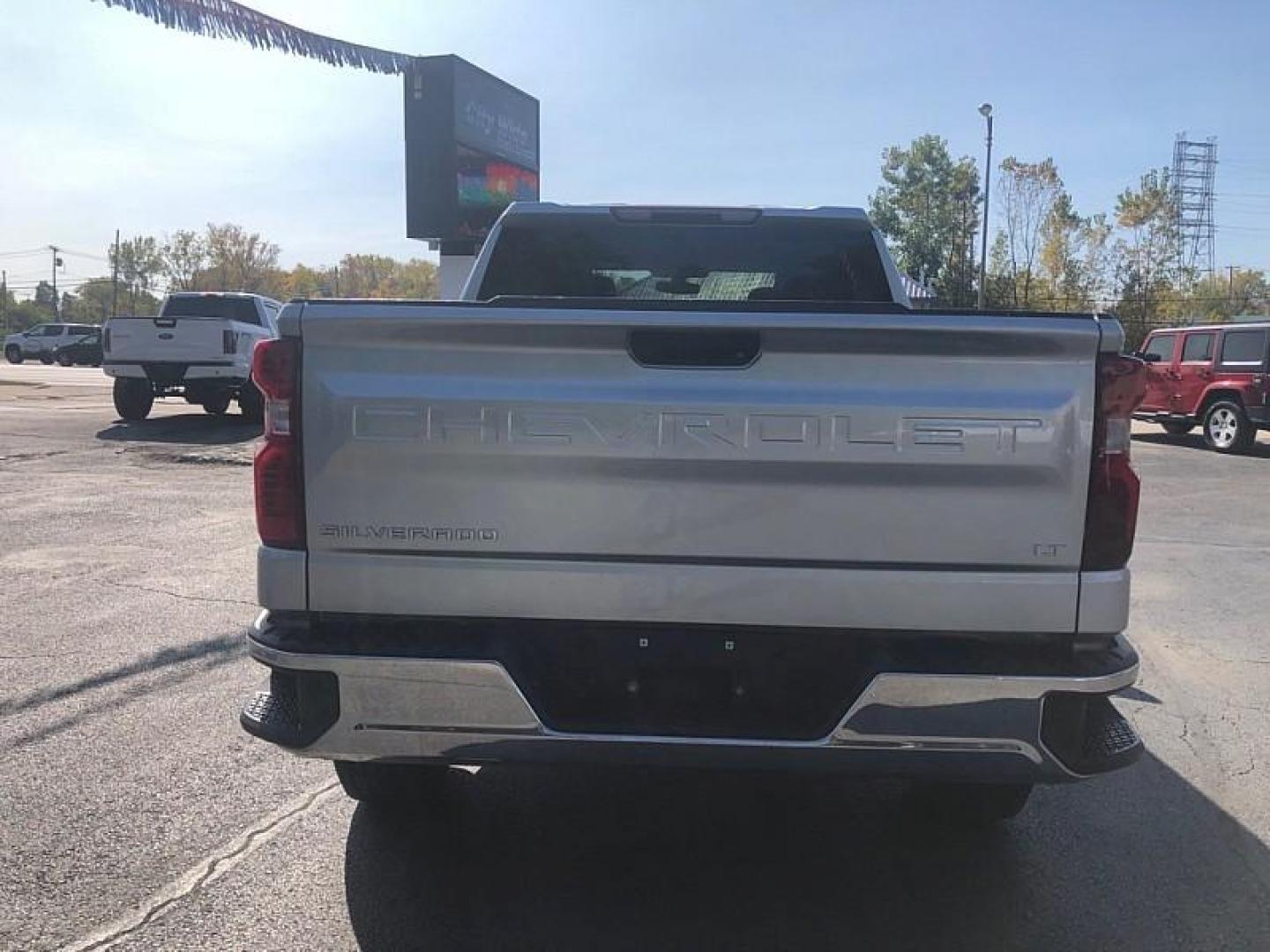 2019 SILVER /BLACK Chevrolet Silverado 1500 LT Crew Cab 4WD (1GCPYDEK1KZ) with an 2.7L L4 DOHC 16V TURBO engine, 6A transmission, located at 3304 Woodville Road, Northwood, OH, 43619, (419) 210-8019, 41.612694, -83.480743 - We are #1 Auto Loan Dealer for Good Bad or No Credit we have hundreds of vehicles to choose from, stop on in or just fill out our online application to get approved for auto financing and see your credit score for free by visiting our website today. We have Low Payment Options and Terms Available - Photo#3