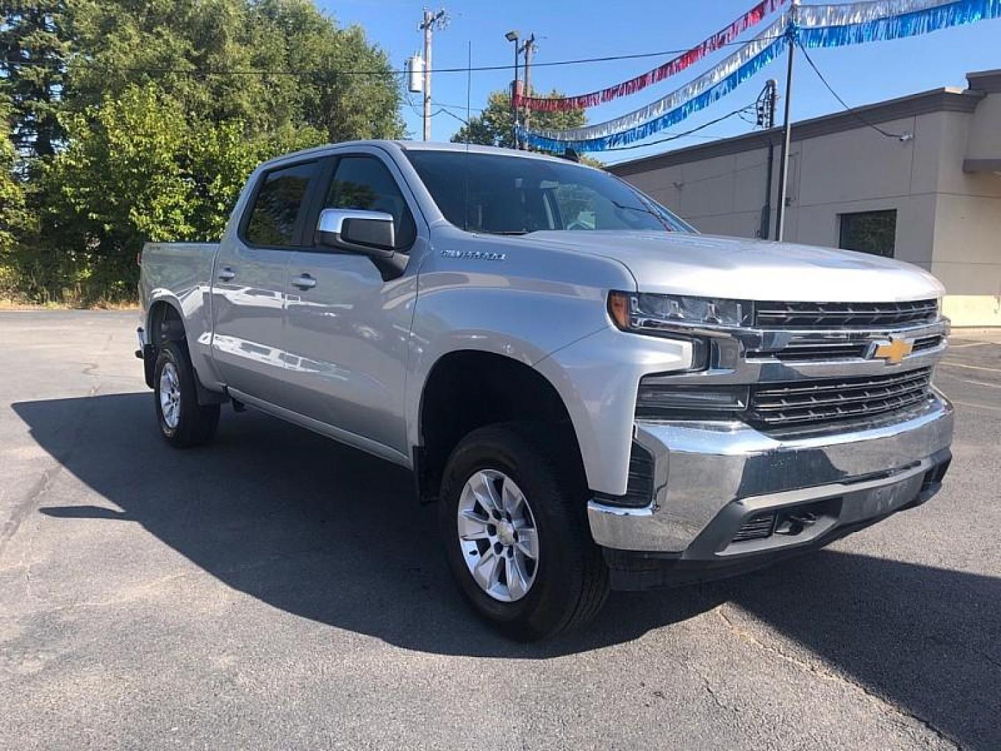 2019 SILVER /BLACK Chevrolet Silverado 1500 LT Crew Cab 4WD (1GCPYDEK1KZ) with an 2.7L L4 DOHC 16V TURBO engine, 6A transmission, located at 3304 Woodville Road, Northwood, OH, 43619, (419) 210-8019, 41.612694, -83.480743 - We are #1 Auto Loan Dealer for Good Bad or No Credit we have hundreds of vehicles to choose from, stop on in or just fill out our online application to get approved for auto financing and see your credit score for free by visiting our website today. We have Low Payment Options and Terms Available - Photo#6