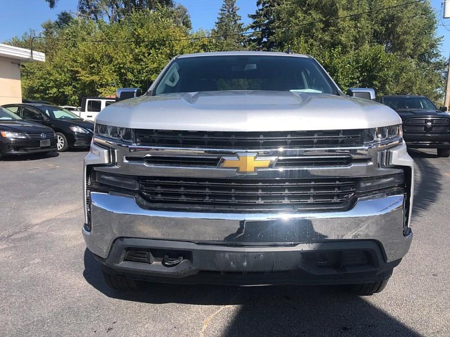 2019 SILVER /BLACK Chevrolet Silverado 1500 LT Crew Cab 4WD (1GCPYDEK1KZ) with an 2.7L L4 DOHC 16V TURBO engine, 6A transmission, located at 3304 Woodville Road, Northwood, OH, 43619, (419) 210-8019, 41.612694, -83.480743 - We are #1 Auto Loan Dealer for Good Bad or No Credit we have hundreds of vehicles to choose from, stop on in or just fill out our online application to get approved for auto financing and see your credit score for free by visiting our website today. We have Low Payment Options and Terms Available - Photo#7