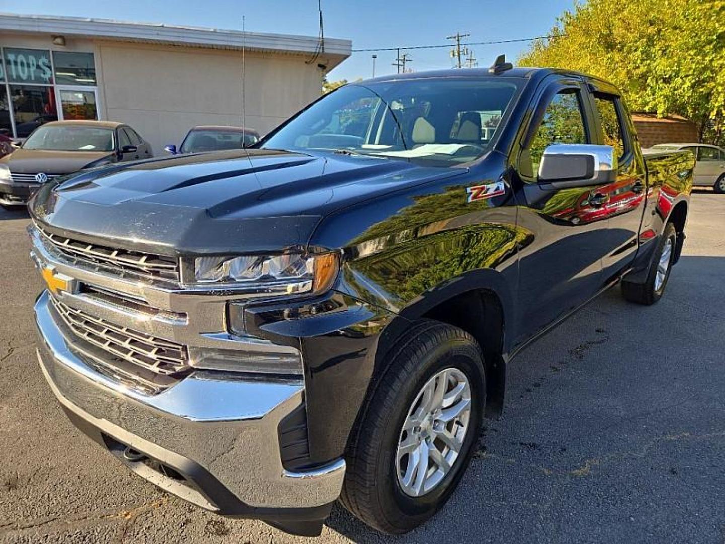 2019 BLACK /BLACK Chevrolet Silverado 1500 LT Double Cab 4WD (1GCRYDED8KZ) with an 5.3L V8 OHV 16V engine, 6A transmission, located at 3304 Woodville Road, Northwood, OH, 43619, (419) 210-8019, 41.612694, -83.480743 - We are #1 Auto Loan Dealer for Good Bad or No Credit we have hundreds of vehicles to choose from, stop on in or just fill out our online application to get approved for auto financing and see your credit score for free by visiting our website today. We have Low Payment Options and Terms Available - Photo#0