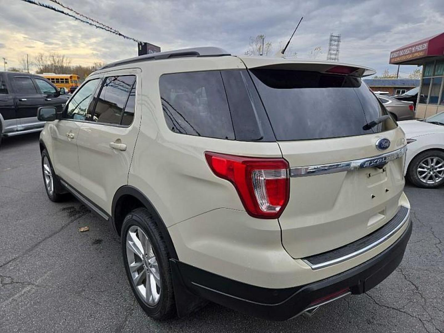 2018 TAN /TAN Ford Explorer XLT 4WD (1FM5K8D81JG) with an 3.5L V6 DOHC 24V engine, 6A transmission, located at 3304 Woodville Road, Northwood, OH, 43619, (419) 210-8019, 41.612694, -83.480743 - Your #1 Destination for Auto Loans and mdash;No Matter Your Credit!At our dealership, we believe everyone deserves the opportunity to drive their dream car and mdash;whether you have good credit, bad credit, or no credit at all. With a wide selection of hundreds of cars, trucks, and SUVs, you'll fin - Photo#2