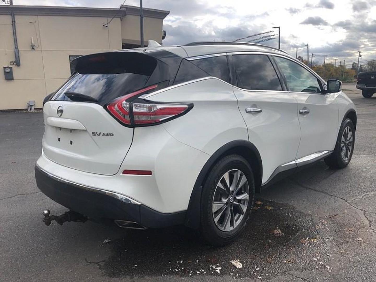 2018 WHITE /BLACK Nissan Murano Platinum AWD (5N1AZ2MH3JN) with an 3.5L V6 DOHC 24V engine, CVT transmission, located at 3304 Woodville Road, Northwood, OH, 43619, (419) 210-8019, 41.612694, -83.480743 - Your #1 Destination for Auto Loans and mdash;No Matter Your Credit!At our dealership, we cater to everyone and mdash;whether you have good, bad, or no credit. With hundreds of vehicles to choose from, you can easily find the perfect car, truck, or SUV that fits your needs.Get Approved Today!Visit ou - Photo#4