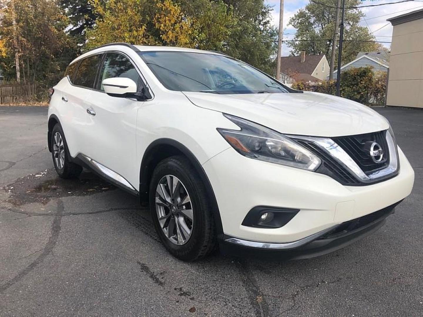 2018 WHITE /BLACK Nissan Murano Platinum AWD (5N1AZ2MH3JN) with an 3.5L V6 DOHC 24V engine, CVT transmission, located at 3304 Woodville Road, Northwood, OH, 43619, (419) 210-8019, 41.612694, -83.480743 - Your #1 Destination for Auto Loans and mdash;No Matter Your Credit!At our dealership, we cater to everyone and mdash;whether you have good, bad, or no credit. With hundreds of vehicles to choose from, you can easily find the perfect car, truck, or SUV that fits your needs.Get Approved Today!Visit ou - Photo#6