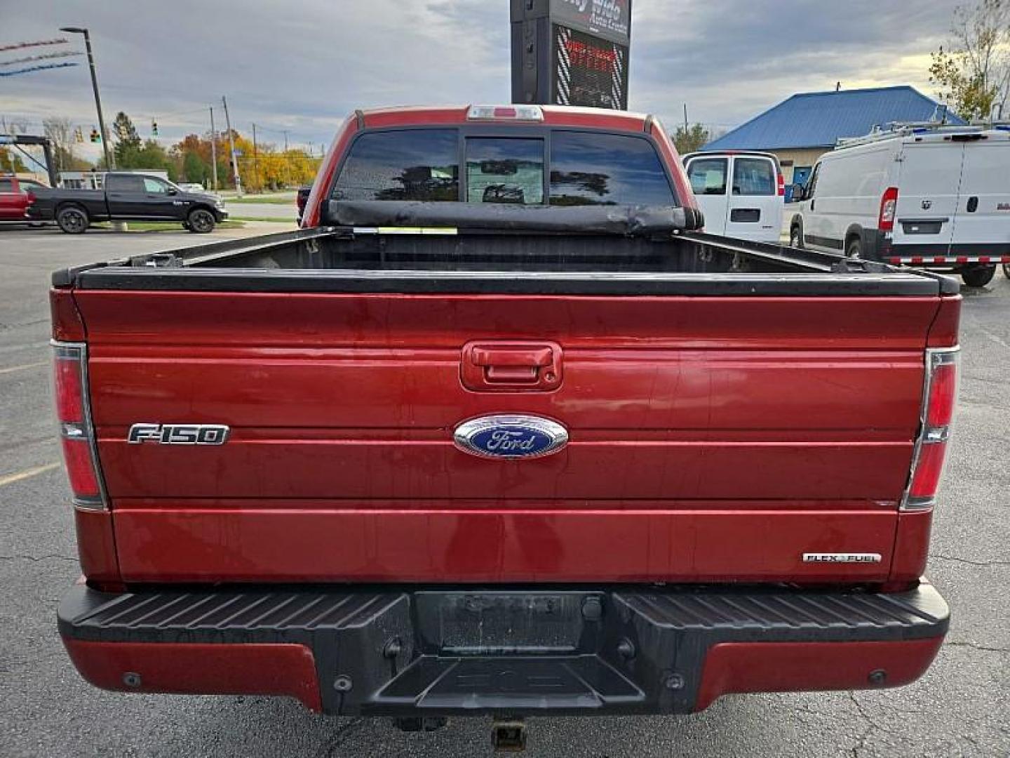 2014 ORANGE /BLACK Ford F-150 XL SuperCrew 5.5-ft. Bed 4WD (1FTFW1EF4EK) with an 5.0L V8 engine, 6-Speed Automatic transmission, located at 3304 Woodville Road, Northwood, OH, 43619, (419) 210-8019, 41.612694, -83.480743 - Your #1 Destination for Auto Loans and mdash;No Matter Your Credit!At our dealership, we cater to everyone and mdash;whether you have good, bad, or no credit. With hundreds of vehicles to choose from, you can easily find the perfect car, truck, or SUV that fits your needs.Get Approved Today!Visit ou - Photo#3