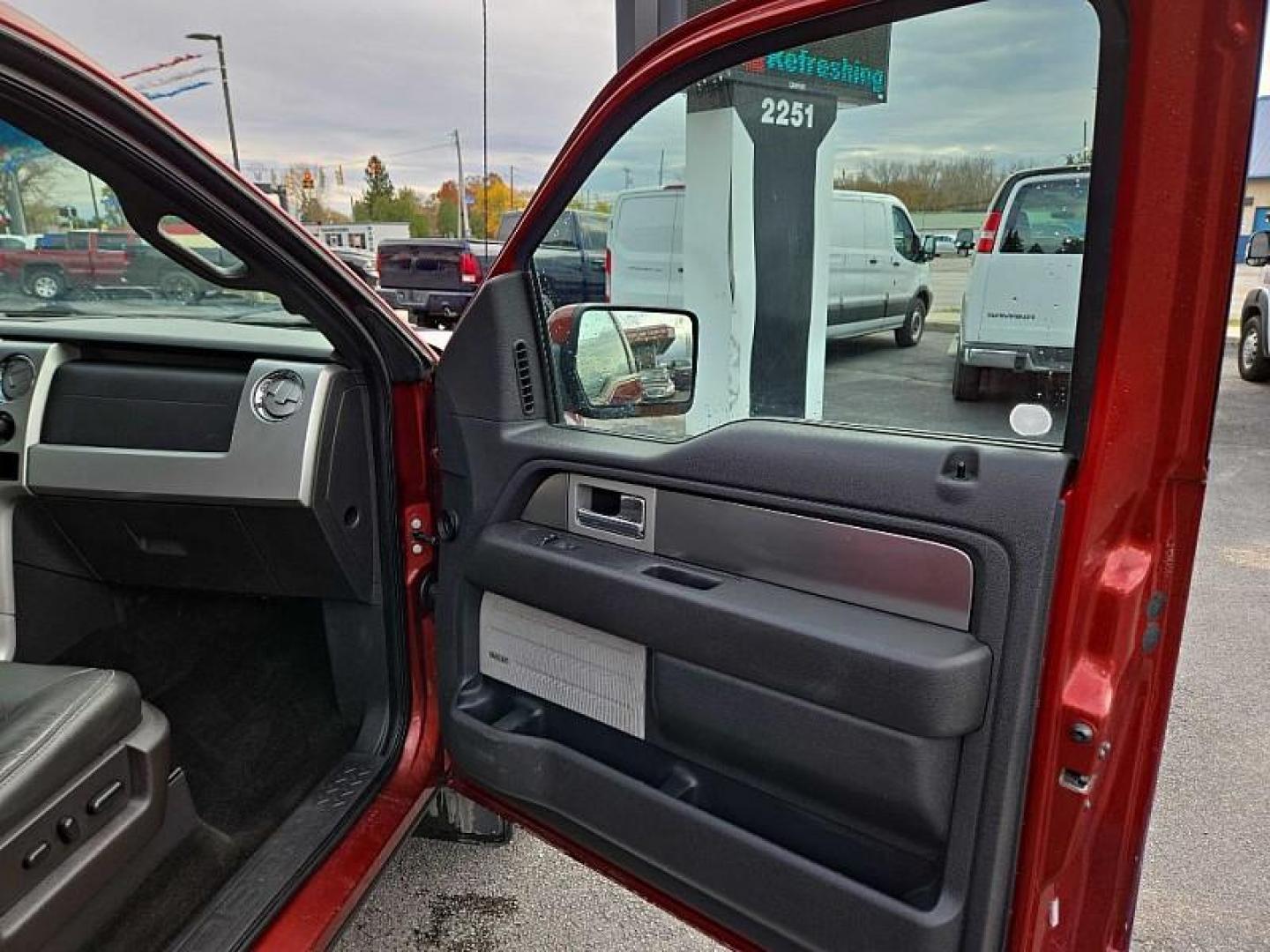 2014 ORANGE /BLACK Ford F-150 XL SuperCrew 5.5-ft. Bed 4WD (1FTFW1EF4EK) with an 5.0L V8 engine, 6-Speed Automatic transmission, located at 3304 Woodville Road, Northwood, OH, 43619, (419) 210-8019, 41.612694, -83.480743 - Your #1 Destination for Auto Loans and mdash;No Matter Your Credit!At our dealership, we cater to everyone and mdash;whether you have good, bad, or no credit. With hundreds of vehicles to choose from, you can easily find the perfect car, truck, or SUV that fits your needs.Get Approved Today!Visit ou - Photo#15