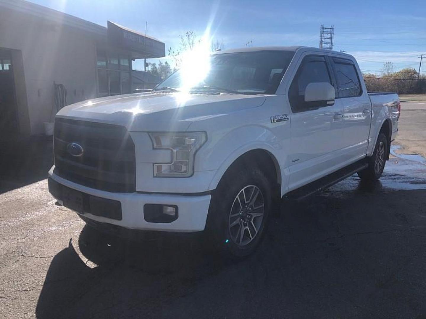 2017 WHITE /BLACK Ford F-150 XLT SuperCrew 6.5-ft. Bed 4WD (1FTEW1EG9HF) with an 3.5L V6 TURBO engine, 6A transmission, located at 3304 Woodville Road, Northwood, OH, 43619, (419) 210-8019, 41.612694, -83.480743 - Your #1 Destination for Auto Loans and mdash;No Matter Your Credit!At our dealership, we cater to everyone and mdash;whether you have good, bad, or no credit. With hundreds of vehicles to choose from, you can easily find the perfect car, truck, or SUV that fits your needs.Get Approved Today!Visit ou - Photo#0