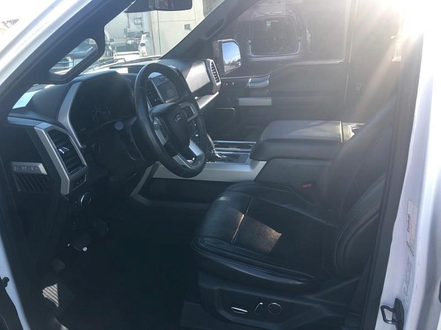 2017 WHITE /BLACK Ford F-150 XLT SuperCrew 6.5-ft. Bed 4WD (1FTEW1EG9HF) with an 3.5L V6 TURBO engine, 6A transmission, located at 3304 Woodville Road, Northwood, OH, 43619, (419) 210-8019, 41.612694, -83.480743 - Your #1 Destination for Auto Loans and mdash;No Matter Your Credit!At our dealership, we cater to everyone and mdash;whether you have good, bad, or no credit. With hundreds of vehicles to choose from, you can easily find the perfect car, truck, or SUV that fits your needs.Get Approved Today!Visit ou - Photo#9