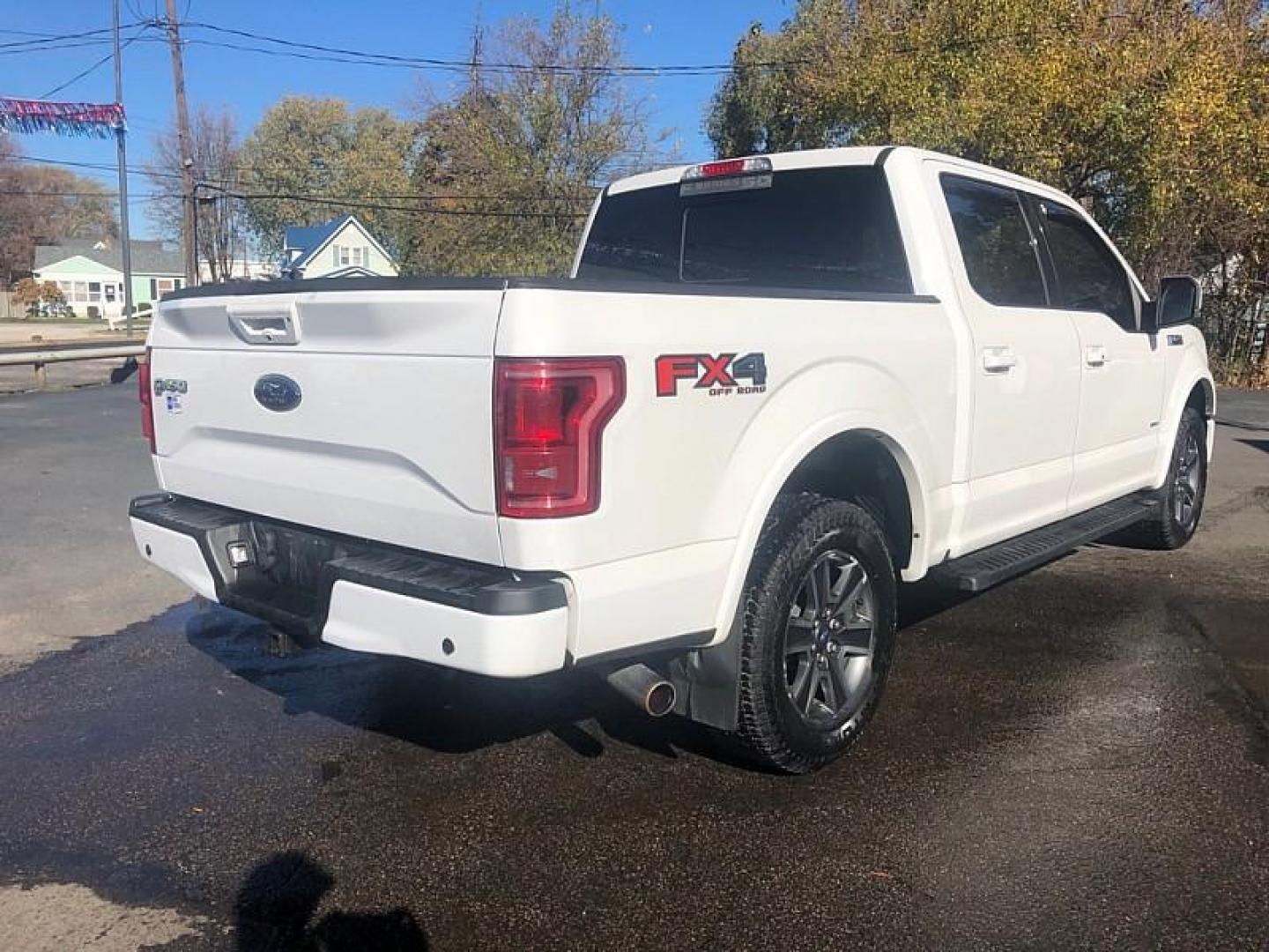 2017 WHITE /BLACK Ford F-150 XLT SuperCrew 6.5-ft. Bed 4WD (1FTEW1EG9HF) with an 3.5L V6 TURBO engine, 6A transmission, located at 3304 Woodville Road, Northwood, OH, 43619, (419) 210-8019, 41.612694, -83.480743 - Your #1 Destination for Auto Loans and mdash;No Matter Your Credit!At our dealership, we cater to everyone and mdash;whether you have good, bad, or no credit. With hundreds of vehicles to choose from, you can easily find the perfect car, truck, or SUV that fits your needs.Get Approved Today!Visit ou - Photo#4