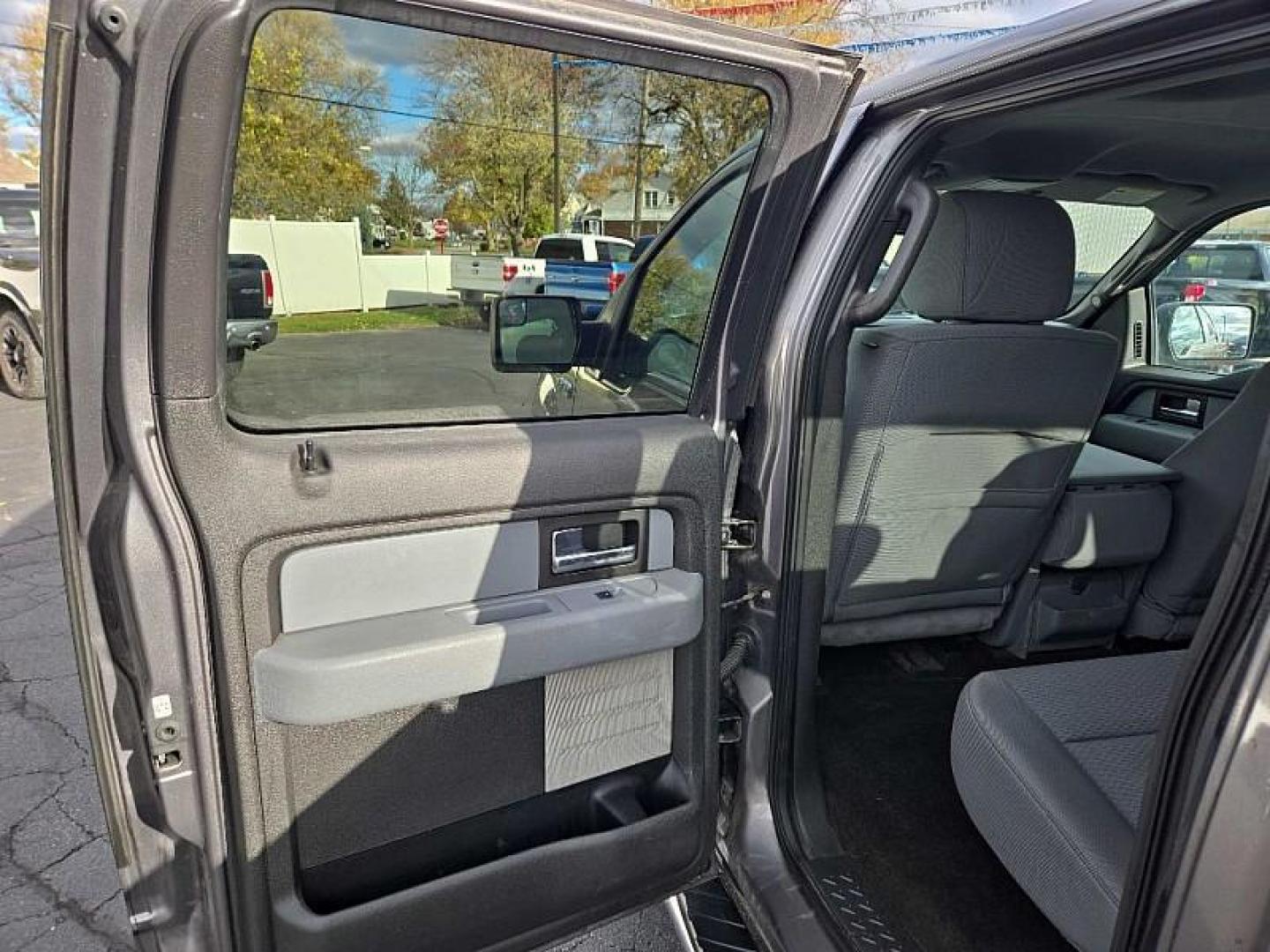 2014 GREY /GREY Ford F-150 FX4 SuperCrew 5.5-ft. Bed 4WD (1FTFW1ET0EF) with an 3.5L V6 TURBO engine, 6-Speed Automatic transmission, located at 3304 Woodville Road, Northwood, OH, 43619, (419) 210-8019, 41.612694, -83.480743 - Your #1 Destination for Auto Loans and mdash;No Matter Your Credit!At our dealership, we cater to everyone and mdash;whether you have good, bad, or no credit. With hundreds of vehicles to choose from, you can easily find the perfect car, truck, or SUV that fits your needs.Get Approved Today!Visit ou - Photo#14