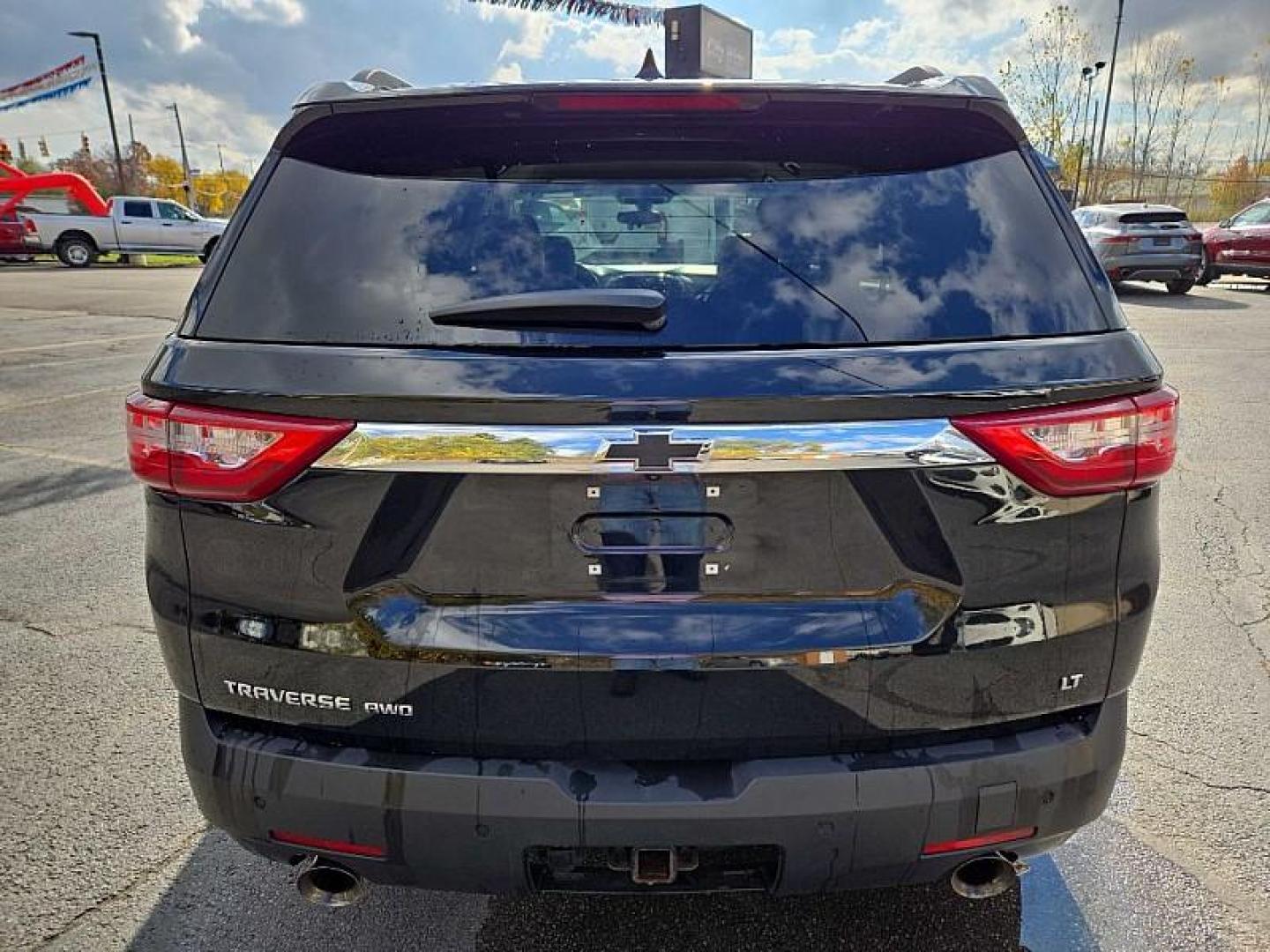 2019 BLACK /BLACK Chevrolet Traverse LT Feather AWD (1GNEVHKW4KJ) with an 3.6L V6 DOHC 24V engine, 9A transmission, located at 3304 Woodville Road, Northwood, OH, 43619, (419) 210-8019, 41.612694, -83.480743 - Your #1 Destination for Auto Loans and mdash;No Matter Your Credit!At our dealership, we cater to everyone and mdash;whether you have good, bad, or no credit. With hundreds of vehicles to choose from, you can easily find the perfect car, truck, or SUV that fits your needs.Get Approved Today!Visit ou - Photo#3