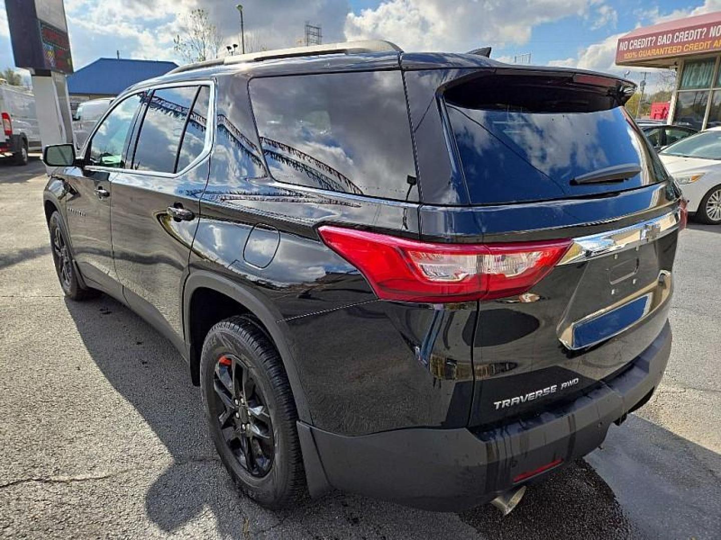 2019 BLACK /BLACK Chevrolet Traverse LT Feather AWD (1GNEVHKW4KJ) with an 3.6L V6 DOHC 24V engine, 9A transmission, located at 3304 Woodville Road, Northwood, OH, 43619, (419) 210-8019, 41.612694, -83.480743 - Your #1 Destination for Auto Loans and mdash;No Matter Your Credit!At our dealership, we cater to everyone and mdash;whether you have good, bad, or no credit. With hundreds of vehicles to choose from, you can easily find the perfect car, truck, or SUV that fits your needs.Get Approved Today!Visit ou - Photo#2