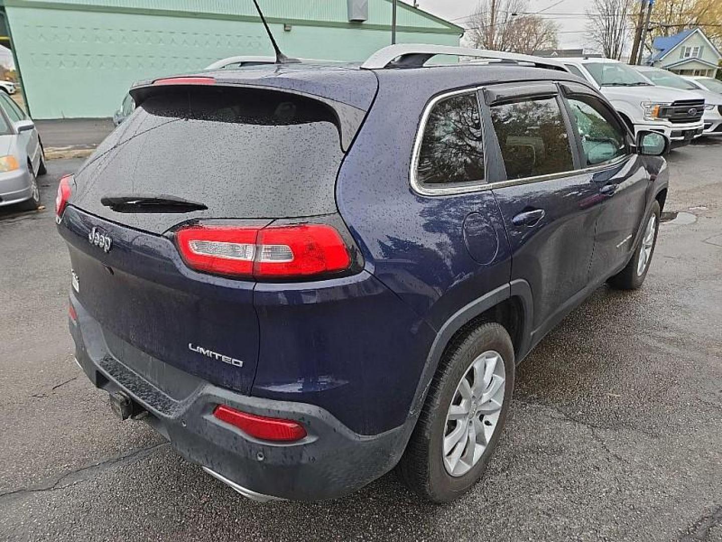 2015 BLUE /BLACK Jeep Cherokee Limited 4WD (1C4PJMDS5FW) with an 3.2L V6 DOHC 24V engine, 9-Speed Automatic transmission, located at 3304 Woodville Road, Northwood, OH, 43619, (419) 210-8019, 41.612694, -83.480743 - Your #1 Destination for Auto Loans and mdash;No Matter Your Credit!At our dealership, we believe everyone deserves the opportunity to drive their dream car and mdash;whether you have good credit, bad credit, or no credit at all. With a wide selection of hundreds of cars, trucks, and SUVs, you'll fin - Photo#4