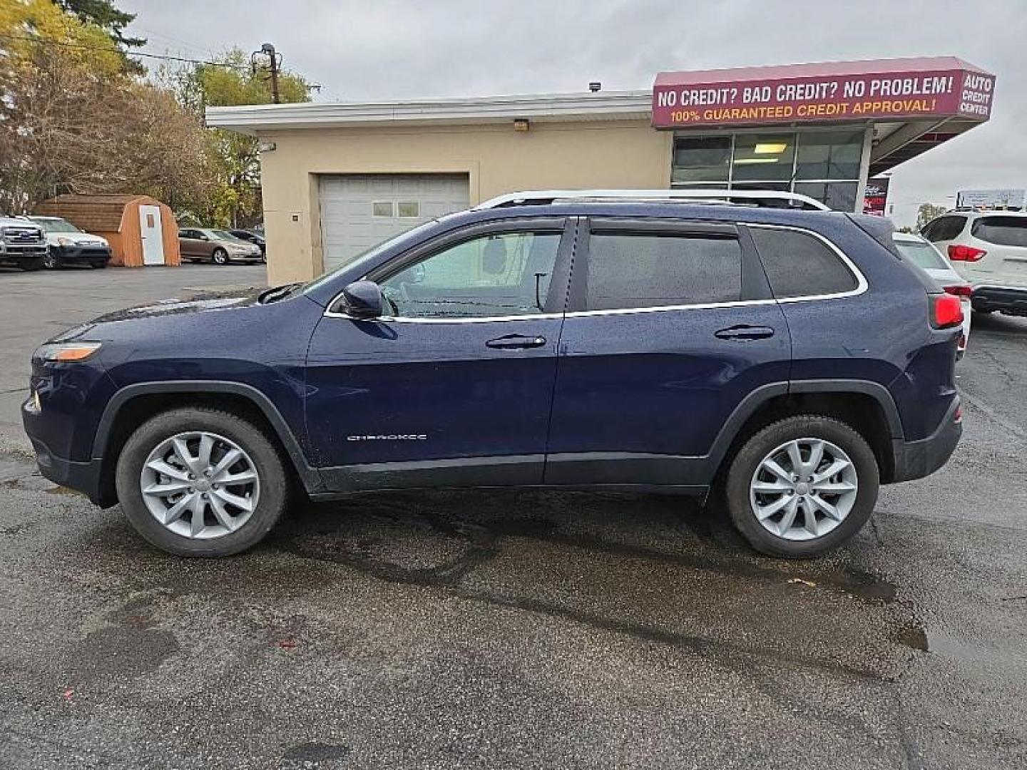 2015 BLUE /BLACK Jeep Cherokee Limited 4WD (1C4PJMDS5FW) with an 3.2L V6 DOHC 24V engine, 9-Speed Automatic transmission, located at 3304 Woodville Road, Northwood, OH, 43619, (419) 210-8019, 41.612694, -83.480743 - Your #1 Destination for Auto Loans and mdash;No Matter Your Credit!At our dealership, we believe everyone deserves the opportunity to drive their dream car and mdash;whether you have good credit, bad credit, or no credit at all. With a wide selection of hundreds of cars, trucks, and SUVs, you'll fin - Photo#1