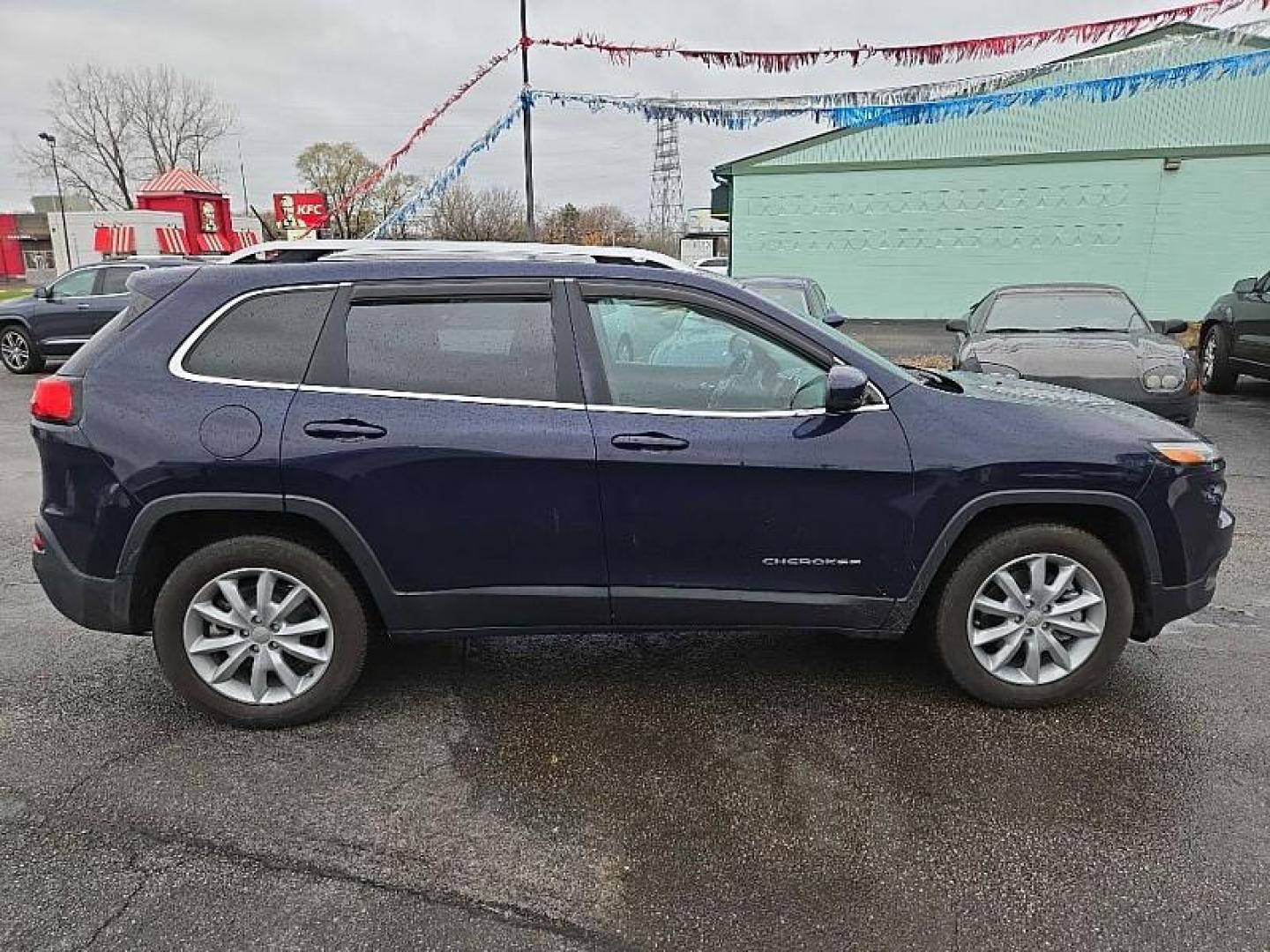 2015 BLUE /BLACK Jeep Cherokee Limited 4WD (1C4PJMDS5FW) with an 3.2L V6 DOHC 24V engine, 9-Speed Automatic transmission, located at 3304 Woodville Road, Northwood, OH, 43619, (419) 210-8019, 41.612694, -83.480743 - Your #1 Destination for Auto Loans and mdash;No Matter Your Credit!At our dealership, we believe everyone deserves the opportunity to drive their dream car and mdash;whether you have good credit, bad credit, or no credit at all. With a wide selection of hundreds of cars, trucks, and SUVs, you'll fin - Photo#5