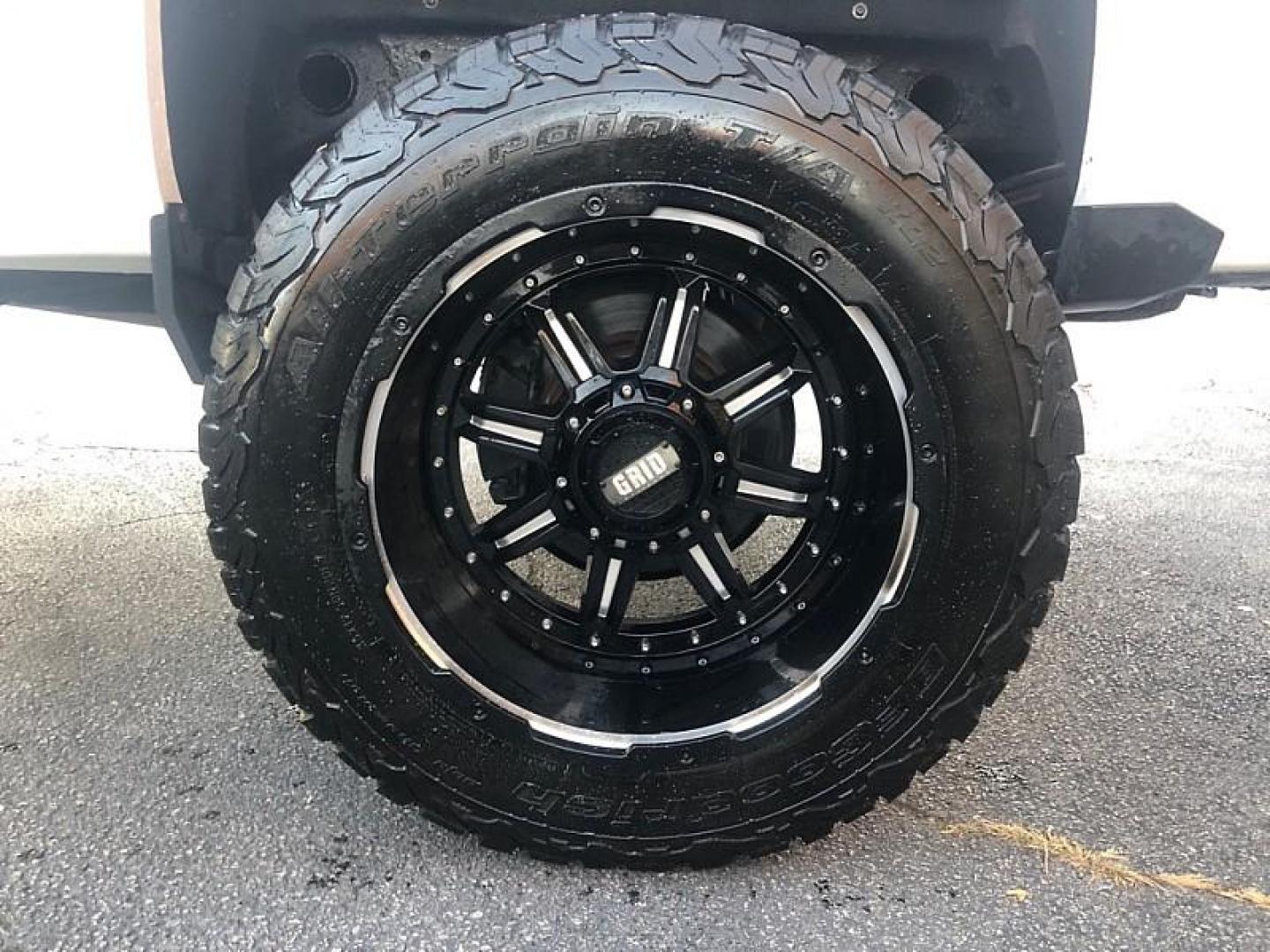 2017 WHITE /BLACK Chevrolet Silverado 1500 LTZ Crew Cab Long Box 4WD (3GCUKSECXHG) with an 5.3L V8 OHV 16V engine, 6A transmission, located at 3304 Woodville Road, Northwood, OH, 43619, (419) 210-8019, 41.612694, -83.480743 - Your #1 Destination for Auto Loans and mdash;No Matter Your Credit!At our dealership, we cater to everyone and mdash;whether you have good, bad, or no credit. With hundreds of vehicles to choose from, you can easily find the perfect car, truck, or SUV that fits your needs.Get Approved Today!Visit ou - Photo#24