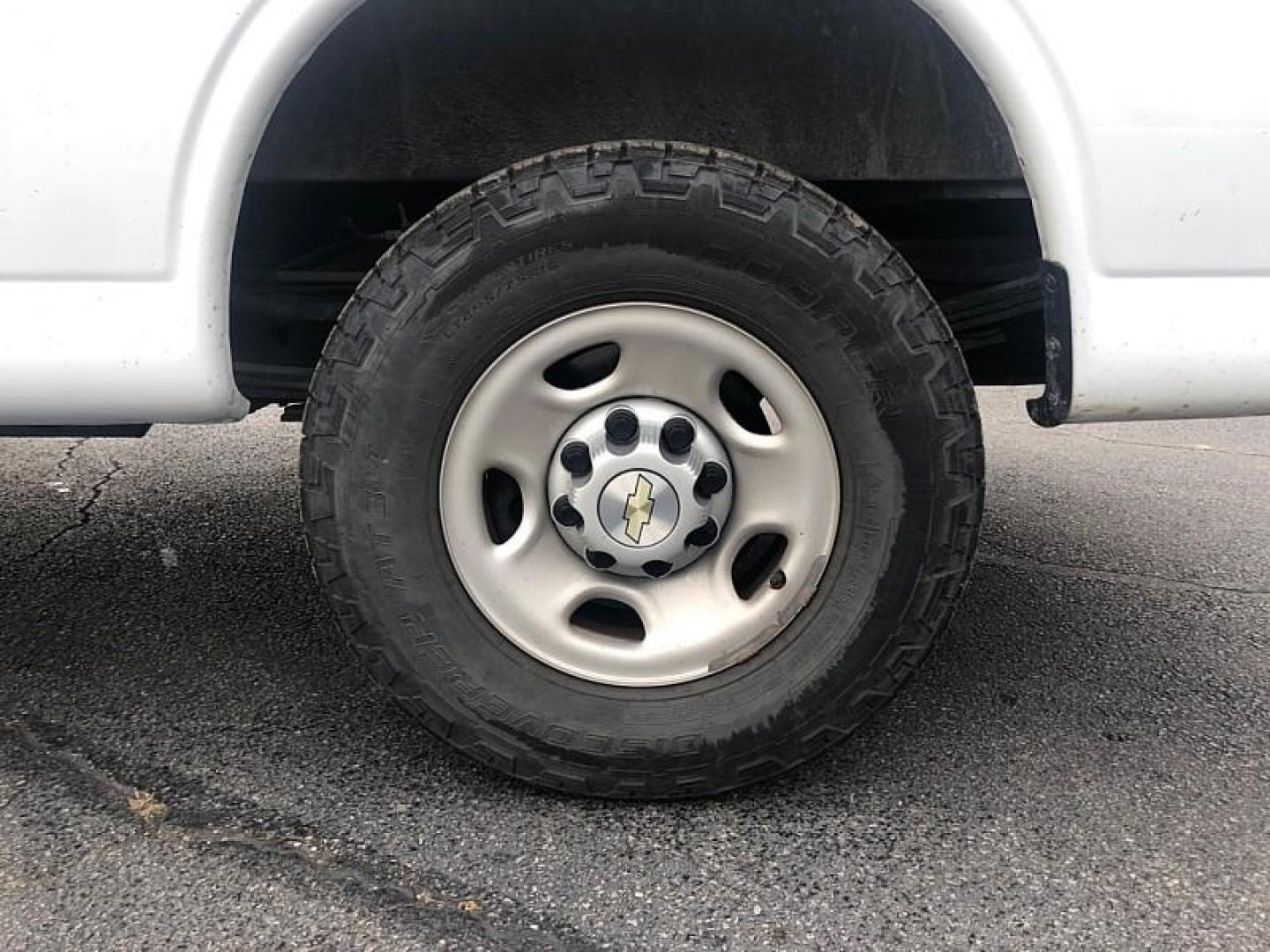 2023 WHITE /TAN Chevrolet Express 2500 Cargo Extended (1GCWGBFP5P1) with an 4.3L V6 engine, 6A transmission, located at 3304 Woodville Road, Northwood, OH, 43619, (419) 210-8019, 41.612694, -83.480743 - Your #1 Destination for Auto Loans and mdash;No Matter Your Credit!At our dealership, we cater to everyone and mdash;whether you have good, bad, or no credit. With hundreds of vehicles to choose from, you can easily find the perfect car, truck, or SUV that fits your needs.Get Approved Today!Visit ou - Photo#18