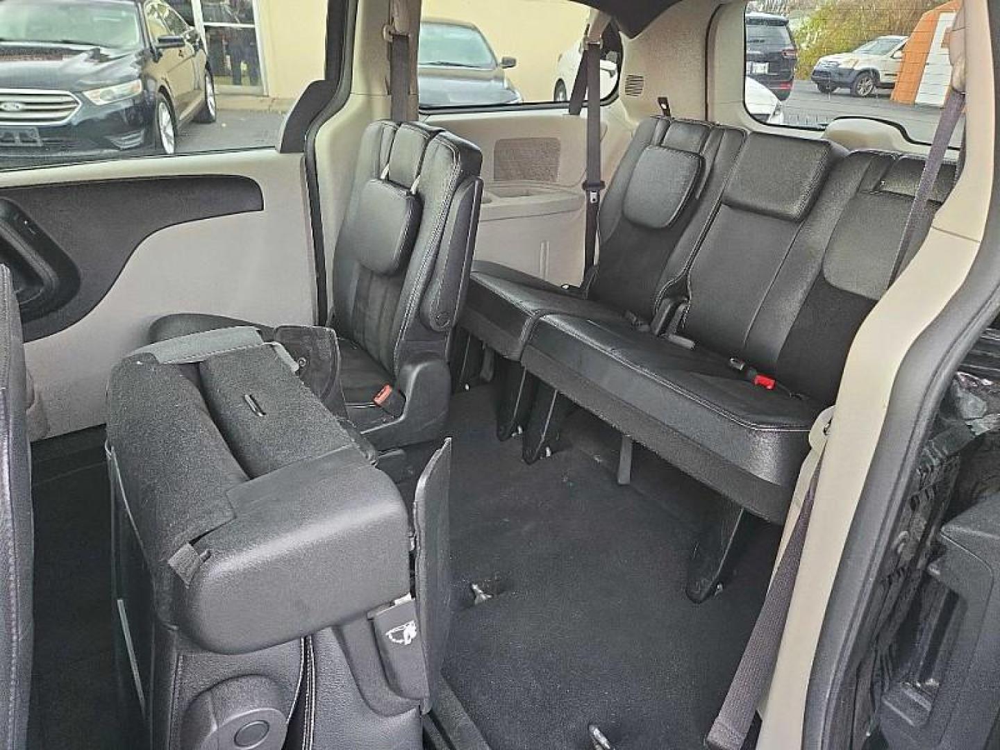 2019 BLACK /BLACK Dodge Grand Caravan SXT (2C4RDGCG8KR) with an 3.6L V6 DOHC 24V engine, 6A transmission, located at 3304 Woodville Road, Northwood, OH, 43619, (419) 210-8019, 41.612694, -83.480743 - Your #1 Destination for Auto Loans and mdash;No Matter Your Credit!At our dealership, we cater to everyone and mdash;whether you have good, bad, or no credit. With hundreds of vehicles to choose from, you can easily find the perfect car, truck, or SUV that fits your needs.Get Approved Today!Visit ou - Photo#11