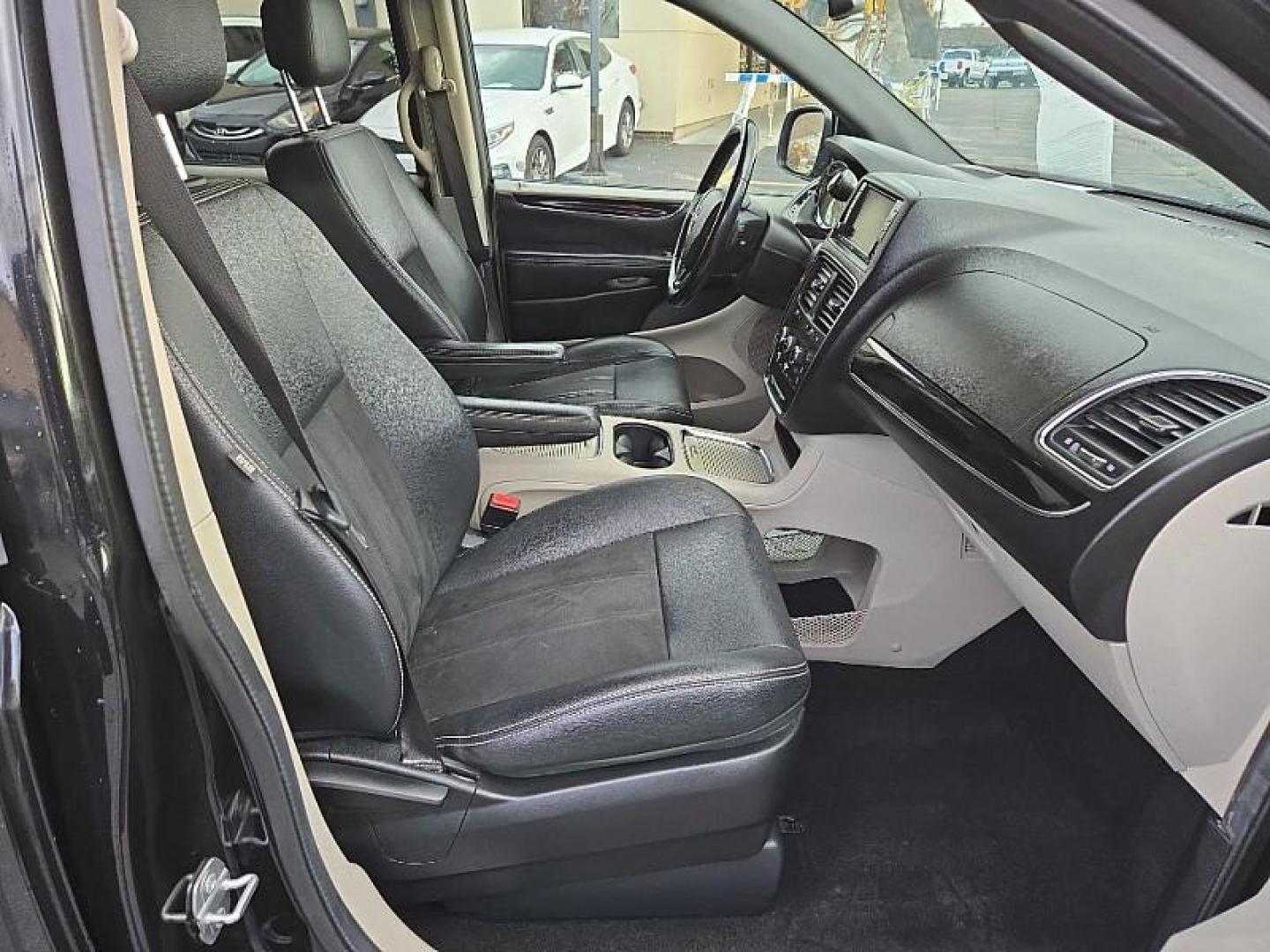 2019 BLACK /BLACK Dodge Grand Caravan SXT (2C4RDGCG8KR) with an 3.6L V6 DOHC 24V engine, 6A transmission, located at 3304 Woodville Road, Northwood, OH, 43619, (419) 210-8019, 41.612694, -83.480743 - Your #1 Destination for Auto Loans and mdash;No Matter Your Credit!At our dealership, we cater to everyone and mdash;whether you have good, bad, or no credit. With hundreds of vehicles to choose from, you can easily find the perfect car, truck, or SUV that fits your needs.Get Approved Today!Visit ou - Photo#16