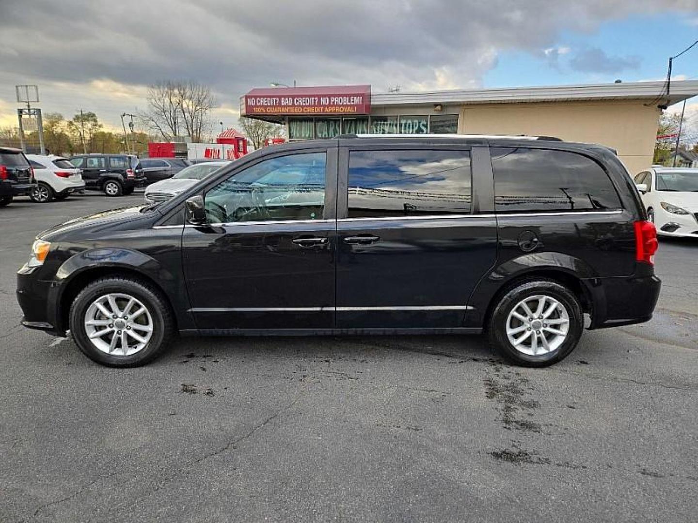 2019 BLACK /BLACK Dodge Grand Caravan SXT (2C4RDGCG8KR) with an 3.6L V6 DOHC 24V engine, 6A transmission, located at 3304 Woodville Road, Northwood, OH, 43619, (419) 210-8019, 41.612694, -83.480743 - Your #1 Destination for Auto Loans and mdash;No Matter Your Credit!At our dealership, we cater to everyone and mdash;whether you have good, bad, or no credit. With hundreds of vehicles to choose from, you can easily find the perfect car, truck, or SUV that fits your needs.Get Approved Today!Visit ou - Photo#1