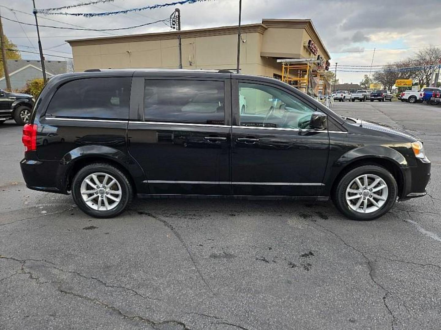 2019 BLACK /BLACK Dodge Grand Caravan SXT (2C4RDGCG8KR) with an 3.6L V6 DOHC 24V engine, 6A transmission, located at 3304 Woodville Road, Northwood, OH, 43619, (419) 210-8019, 41.612694, -83.480743 - Your #1 Destination for Auto Loans and mdash;No Matter Your Credit!At our dealership, we cater to everyone and mdash;whether you have good, bad, or no credit. With hundreds of vehicles to choose from, you can easily find the perfect car, truck, or SUV that fits your needs.Get Approved Today!Visit ou - Photo#5