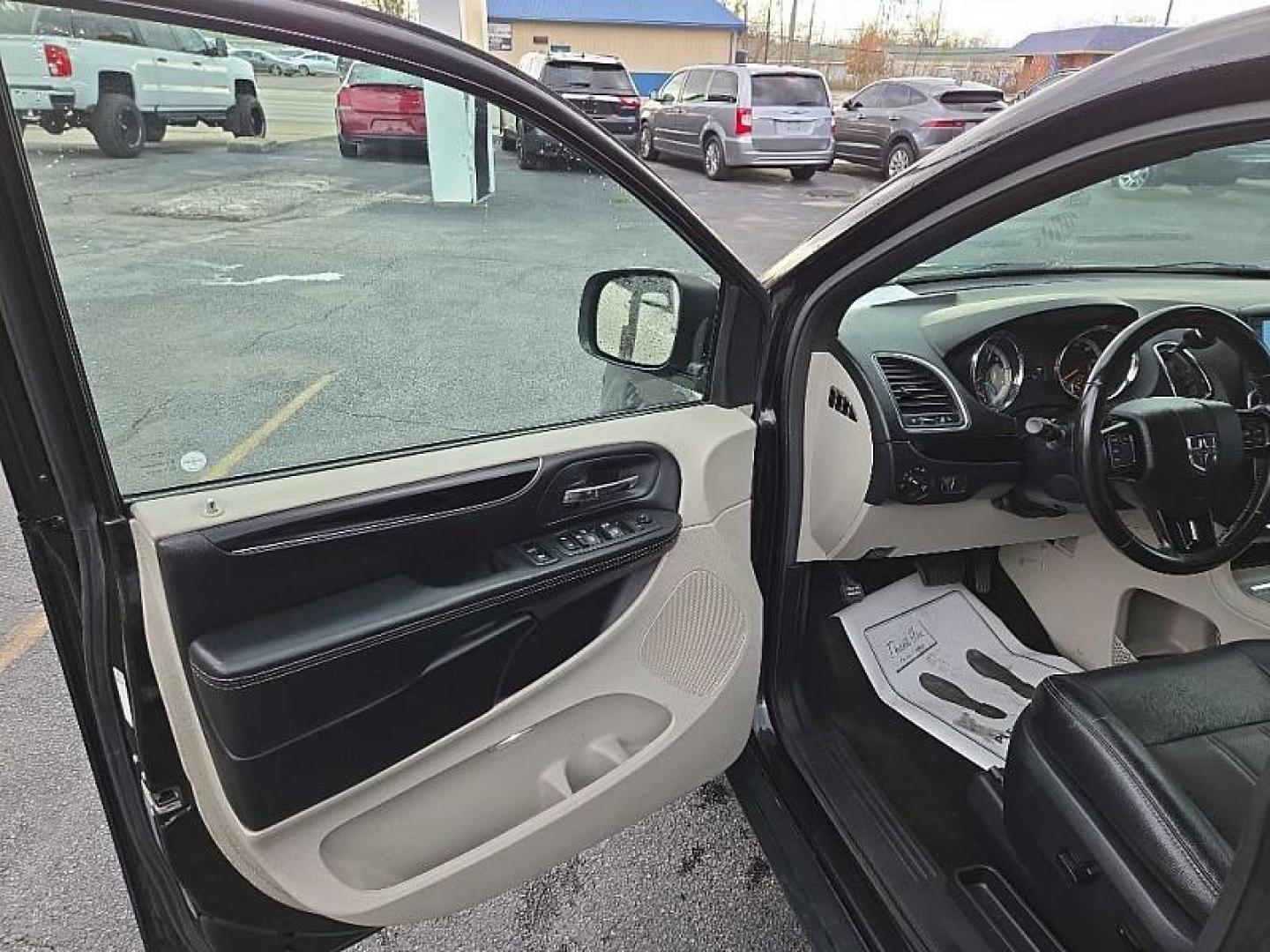 2019 BLACK /BLACK Dodge Grand Caravan SXT (2C4RDGCG8KR) with an 3.6L V6 DOHC 24V engine, 6A transmission, located at 3304 Woodville Road, Northwood, OH, 43619, (419) 210-8019, 41.612694, -83.480743 - Your #1 Destination for Auto Loans and mdash;No Matter Your Credit!At our dealership, we cater to everyone and mdash;whether you have good, bad, or no credit. With hundreds of vehicles to choose from, you can easily find the perfect car, truck, or SUV that fits your needs.Get Approved Today!Visit ou - Photo#8