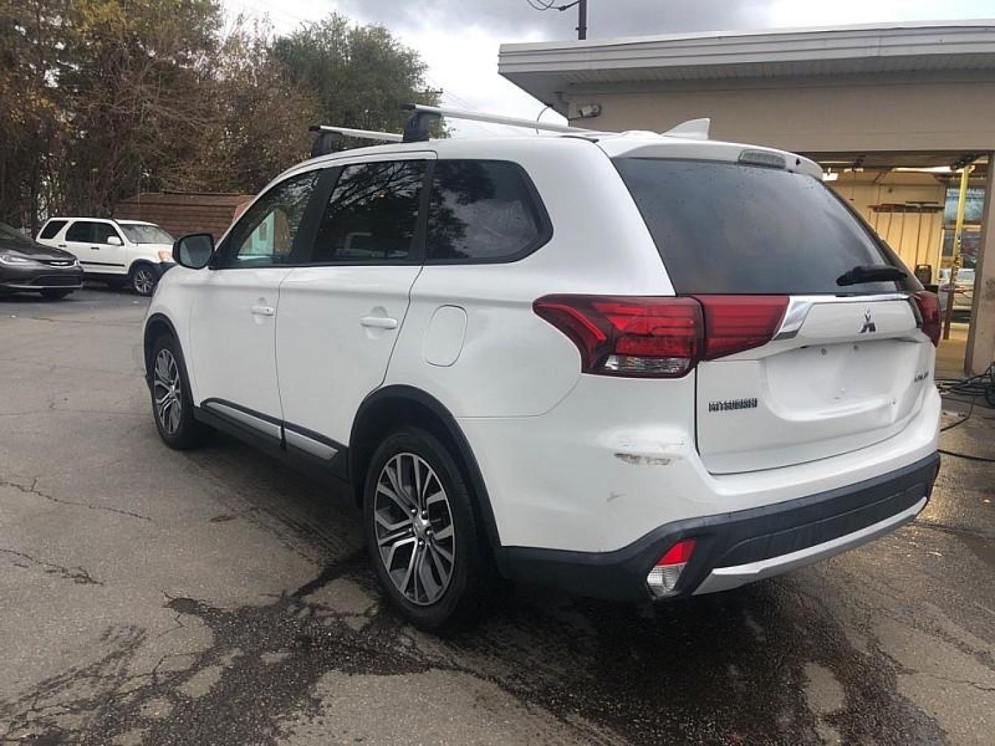 2018 WHITE /BLACK Mitsubishi Outlander SEL AWD (JA4AZ3A35JZ) with an 2.4L L4 DOHC 16V engine, CVT transmission, located at 3304 Woodville Road, Northwood, OH, 43619, (419) 210-8019, 41.612694, -83.480743 - Your #1 Destination for Auto Loans and mdash;No Matter Your Credit!At our dealership, we cater to everyone and mdash;whether you have good, bad, or no credit. With hundreds of vehicles to choose from, you can easily find the perfect car, truck, or SUV that fits your needs.Get Approved Today!Visit ou - Photo#2