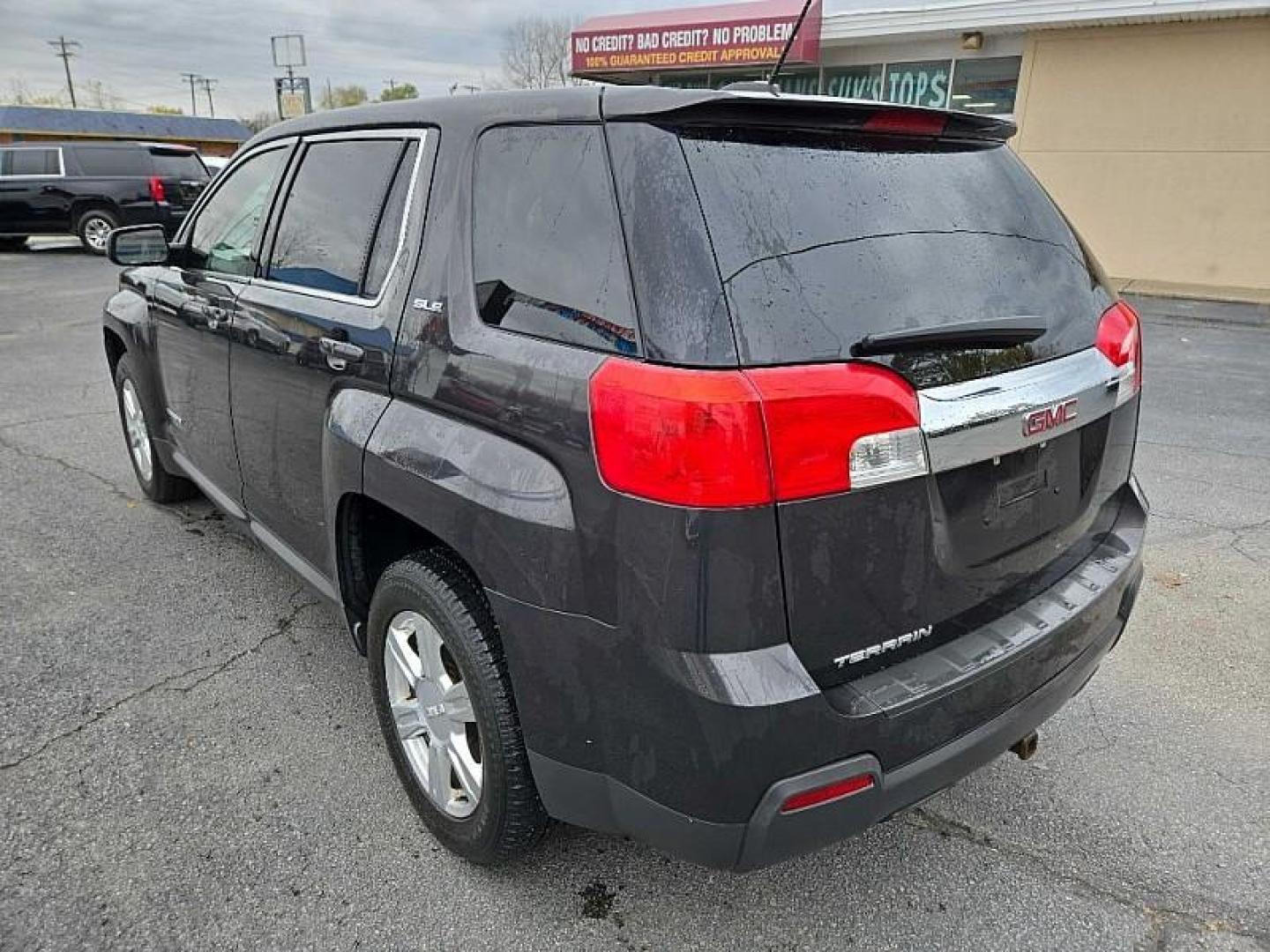 2015 GREY /BLACK GMC Terrain SLE1 FWD (2GKALMEK7F6) with an 2.4L L4 DOHC 16V FFV engine, 6-Speed Automatic transmission, located at 3304 Woodville Road, Northwood, OH, 43619, (419) 210-8019, 41.612694, -83.480743 - Your #1 Destination for Auto Loans and mdash;No Matter Your Credit!At our dealership, we cater to everyone and mdash;whether you have good, bad, or no credit. With hundreds of vehicles to choose from, you can easily find the perfect car, truck, or SUV that fits your needs.Get Approved Today!Visit ou - Photo#2