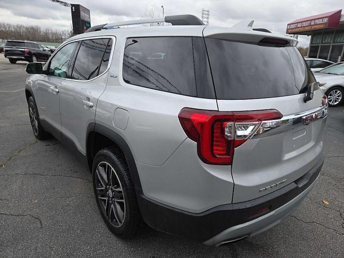 2020 SILVER /GREY GMC Acadia SLT-1 FWD (1GKKNMLS9LZ) with an 3.6L V6 DOHC 24V engine, 6A transmission, located at 3304 Woodville Road, Northwood, OH, 43619, (419) 210-8019, 41.612694, -83.480743 - Your #1 Destination for Auto Loans and mdash;No Matter Your Credit!At our dealership, we cater to everyone and mdash;whether you have good, bad, or no credit. With hundreds of vehicles to choose from, you can easily find the perfect car, truck, or SUV that fits your needs.Get Approved Today!Visit ou - Photo#2