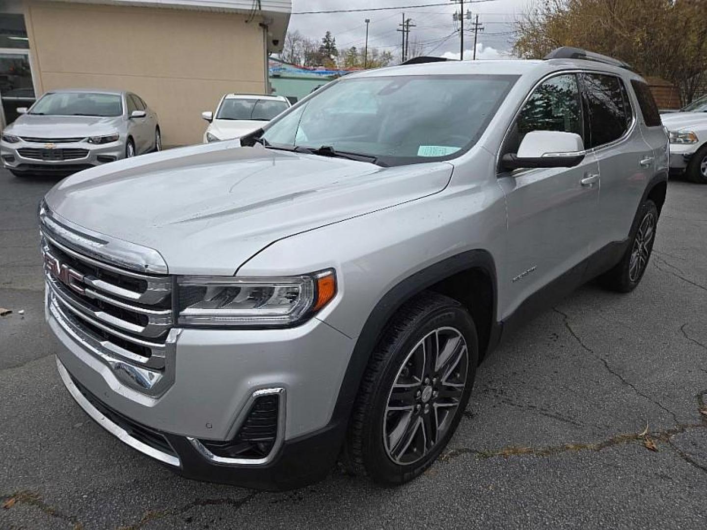 2020 SILVER /GREY GMC Acadia SLT-1 FWD (1GKKNMLS9LZ) with an 3.6L V6 DOHC 24V engine, 6A transmission, located at 3304 Woodville Road, Northwood, OH, 43619, (419) 210-8019, 41.612694, -83.480743 - Your #1 Destination for Auto Loans and mdash;No Matter Your Credit!At our dealership, we cater to everyone and mdash;whether you have good, bad, or no credit. With hundreds of vehicles to choose from, you can easily find the perfect car, truck, or SUV that fits your needs.Get Approved Today!Visit ou - Photo#0