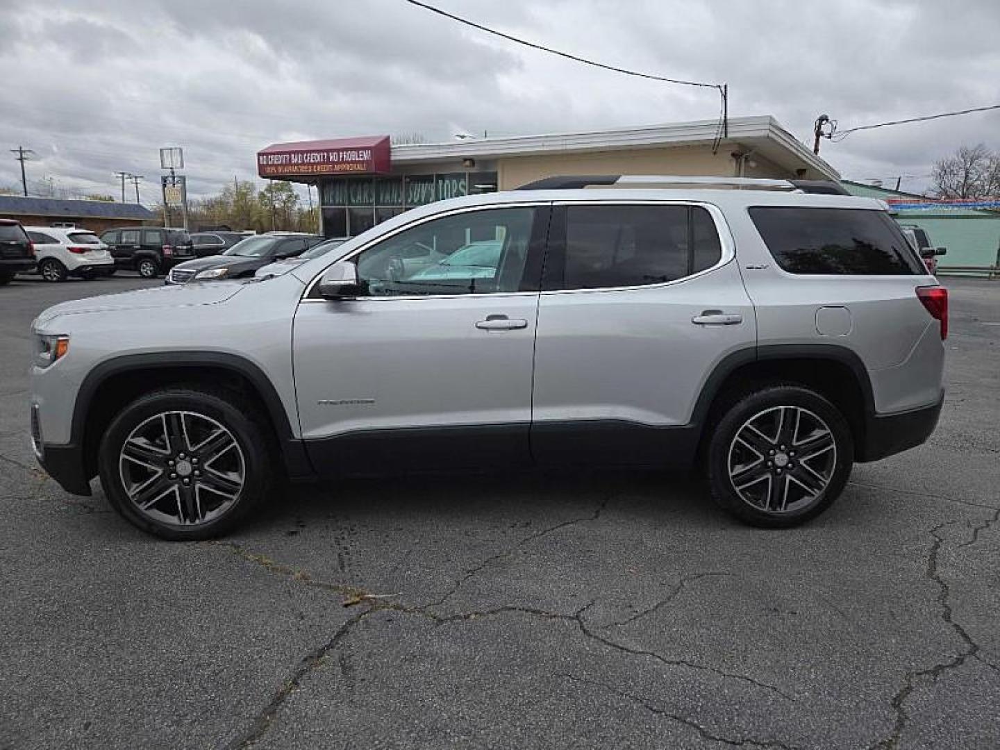 2020 SILVER /GREY GMC Acadia SLT-1 FWD (1GKKNMLS9LZ) with an 3.6L V6 DOHC 24V engine, 6A transmission, located at 3304 Woodville Road, Northwood, OH, 43619, (419) 210-8019, 41.612694, -83.480743 - Your #1 Destination for Auto Loans and mdash;No Matter Your Credit!At our dealership, we cater to everyone and mdash;whether you have good, bad, or no credit. With hundreds of vehicles to choose from, you can easily find the perfect car, truck, or SUV that fits your needs.Get Approved Today!Visit ou - Photo#1