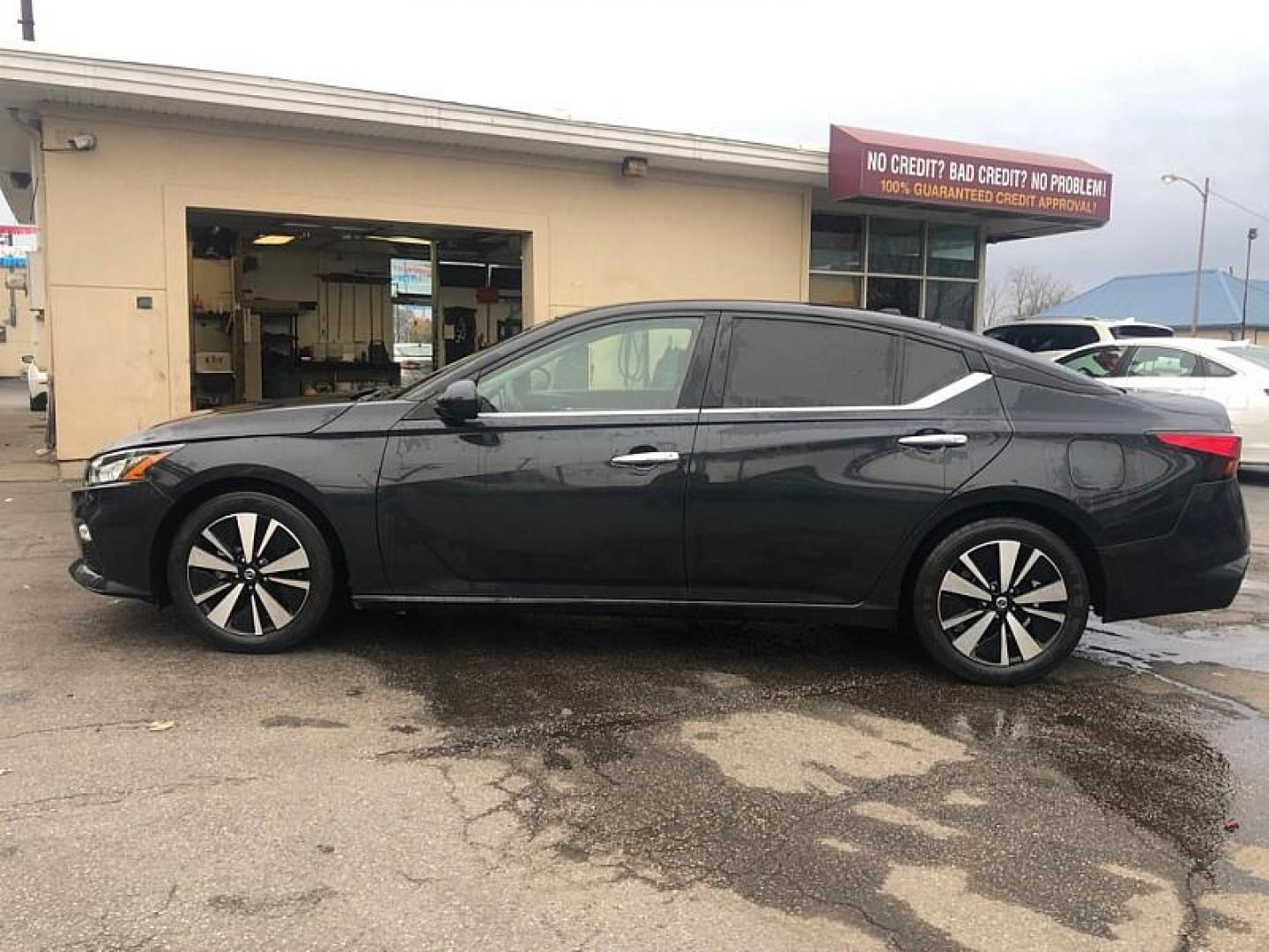 2021 BLUE /BLACK Nissan Altima 2.5 SV (1N4BL4DV3MN) with an 2.5L L4 DOHC 16V engine, CVT transmission, located at 3304 Woodville Road, Northwood, OH, 43619, (419) 210-8019, 41.612694, -83.480743 - Your #1 Destination for Auto Loans and mdash;No Matter Your Credit!At our dealership, we cater to everyone and mdash;whether you have good, bad, or no credit. With hundreds of vehicles to choose from, you can easily find the perfect car, truck, or SUV that fits your needs.Get Approved Today!Visit ou - Photo#1