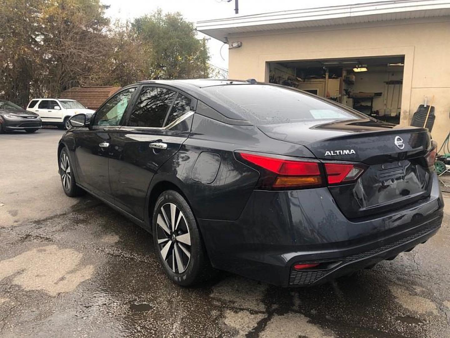 2021 BLUE /BLACK Nissan Altima 2.5 SV (1N4BL4DV3MN) with an 2.5L L4 DOHC 16V engine, CVT transmission, located at 3304 Woodville Road, Northwood, OH, 43619, (419) 210-8019, 41.612694, -83.480743 - Your #1 Destination for Auto Loans and mdash;No Matter Your Credit!At our dealership, we cater to everyone and mdash;whether you have good, bad, or no credit. With hundreds of vehicles to choose from, you can easily find the perfect car, truck, or SUV that fits your needs.Get Approved Today!Visit ou - Photo#2