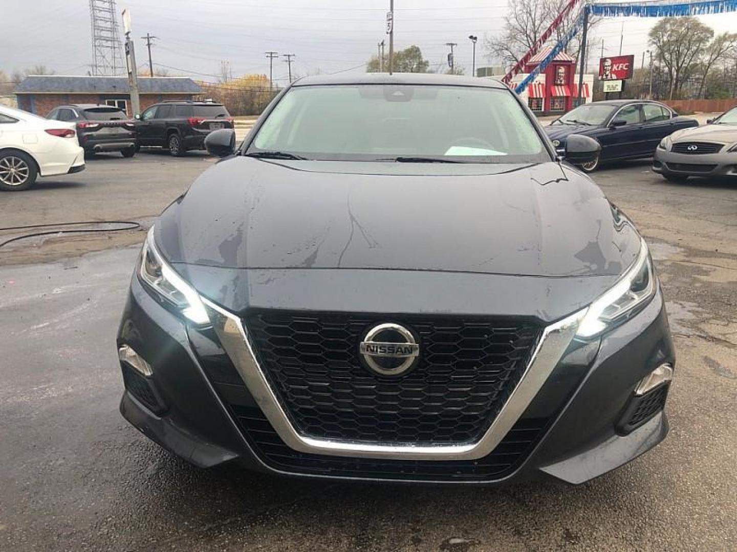 2021 BLUE /BLACK Nissan Altima 2.5 SV (1N4BL4DV3MN) with an 2.5L L4 DOHC 16V engine, CVT transmission, located at 3304 Woodville Road, Northwood, OH, 43619, (419) 210-8019, 41.612694, -83.480743 - Your #1 Destination for Auto Loans and mdash;No Matter Your Credit!At our dealership, we cater to everyone and mdash;whether you have good, bad, or no credit. With hundreds of vehicles to choose from, you can easily find the perfect car, truck, or SUV that fits your needs.Get Approved Today!Visit ou - Photo#7