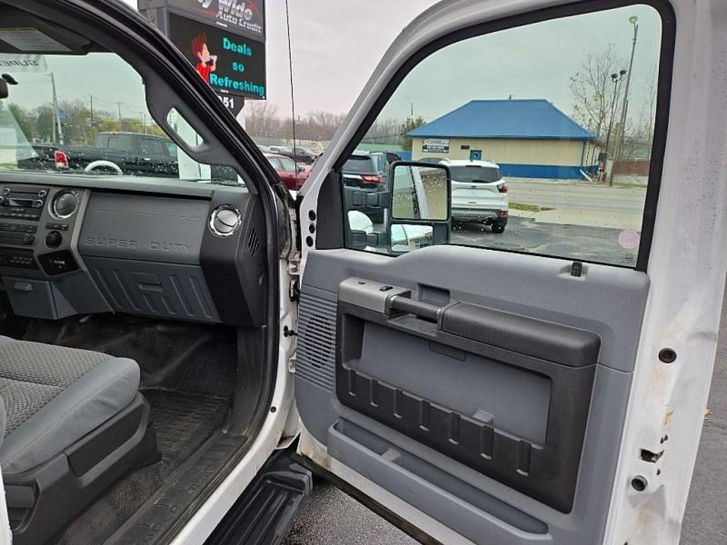 2014 WHITE /GREY Ford F-250 SD XLT SuperCab Long Bed 4WD (1FT7X2B69EE) with an 6.2L V8 OHV 16V engine, 6-Speed Automatic transmission, located at 3304 Woodville Road, Northwood, OH, 43619, (419) 210-8019, 41.612694, -83.480743 - Your #1 Destination for Auto Loans and mdash;No Matter Your Credit!At our dealership, we cater to everyone and mdash;whether you have good, bad, or no credit. With hundreds of vehicles to choose from, you can easily find the perfect car, truck, or SUV that fits your needs.Get Approved Today!Visit ou - Photo#15