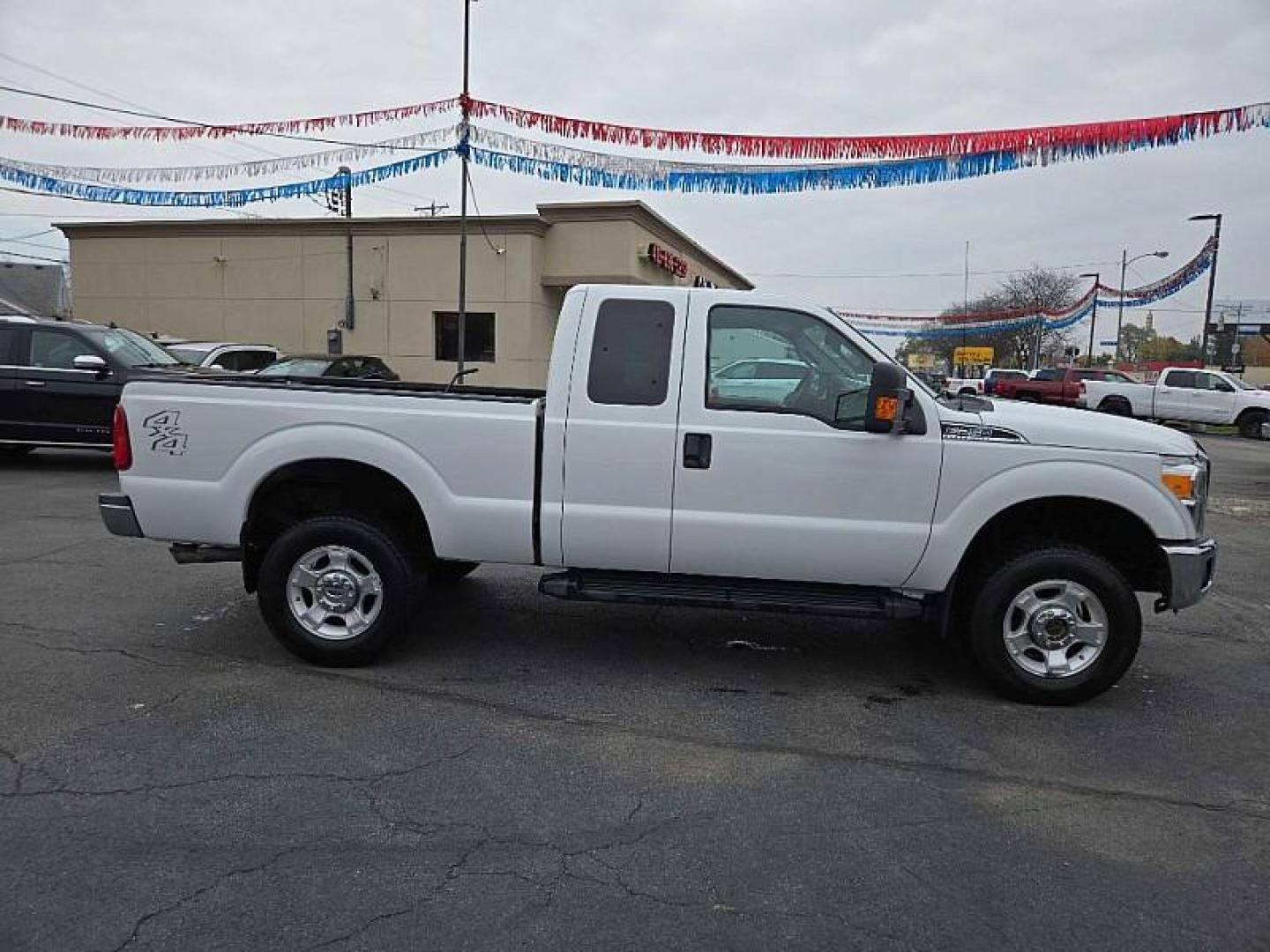 2014 WHITE /GREY Ford F-250 SD XLT SuperCab Long Bed 4WD (1FT7X2B69EE) with an 6.2L V8 OHV 16V engine, 6-Speed Automatic transmission, located at 3304 Woodville Road, Northwood, OH, 43619, (419) 210-8019, 41.612694, -83.480743 - Your #1 Destination for Auto Loans and mdash;No Matter Your Credit!At our dealership, we cater to everyone and mdash;whether you have good, bad, or no credit. With hundreds of vehicles to choose from, you can easily find the perfect car, truck, or SUV that fits your needs.Get Approved Today!Visit ou - Photo#5