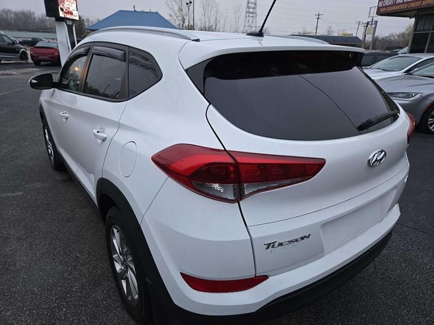 2016 WHITE /TAN Hyundai Tucson SE w/Preferred Package AWD (KM8J3CA4XGU) with an 2.0L L4 DOHC 16V engine, 6A transmission, located at 3304 Woodville Road, Northwood, OH, 43619, (419) 210-8019, 41.612694, -83.480743 - Your #1 Destination for Auto Loans and mdash;No Matter Your Credit!At our dealership, we cater to everyone and mdash;whether you have good, bad, or no credit. With hundreds of vehicles to choose from, you can easily find the perfect car, truck, or SUV that fits your needs.Get Approved Today!Visit ou - Photo#1