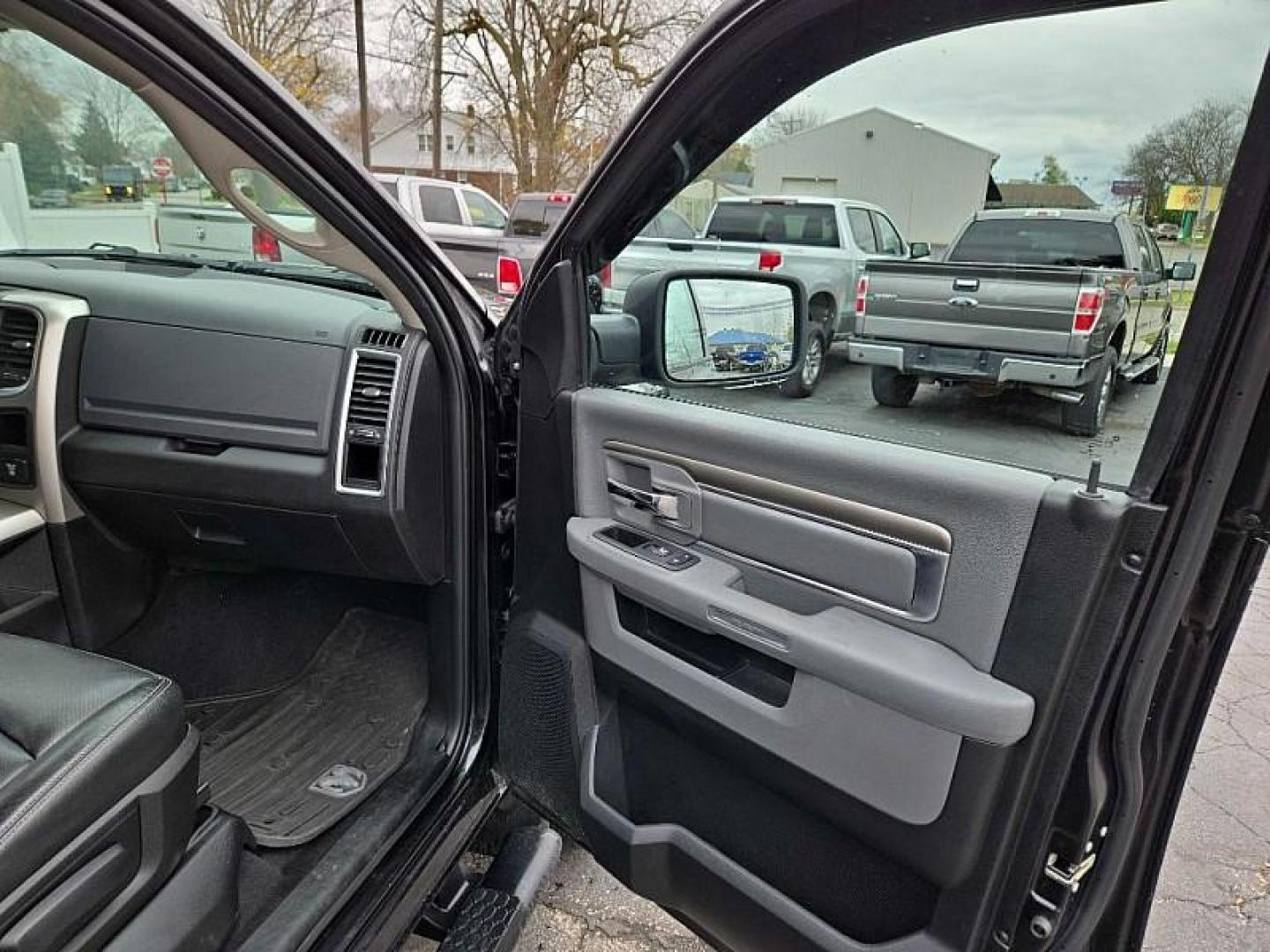 2018 BLACK /BLACK RAM 1500 SLT Crew Cab LWB 4WD (1C6RR7TMXJS) with an 3.0L V6 DOHC 24V DIESEL engine, 8A transmission, located at 3304 Woodville Road, Northwood, OH, 43619, (419) 210-8019, 41.612694, -83.480743 - Your #1 Destination for Auto Loans and mdash;No Matter Your Credit!At our dealership, we cater to everyone and mdash;whether you have good, bad, or no credit. With hundreds of vehicles to choose from, you can easily find the perfect car, truck, or SUV that fits your needs.Get Approved Today!Visit ou - Photo#18