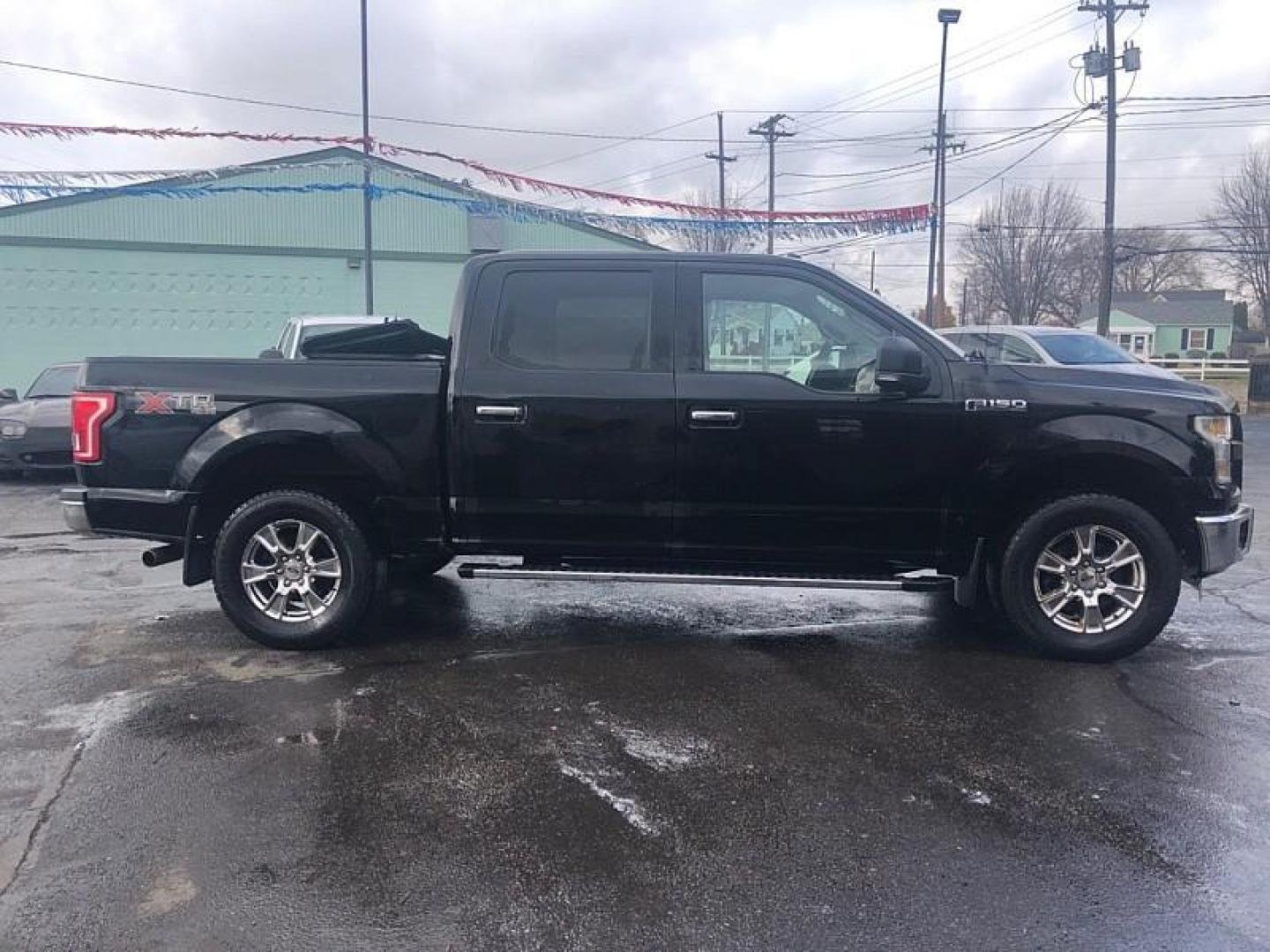 2016 BLACK /GREY Ford F-150 XLT SuperCrew 6.5-ft. Bed 4WD (1FTEW1EF7GF) with an 5.0L V8 engine, 6A transmission, located at 3304 Woodville Road, Northwood, OH, 43619, (419) 210-8019, 41.612694, -83.480743 - Your #1 Destination for Auto Loans and mdash;No Matter Your Credit!At our dealership, we believe everyone deserves the opportunity to drive their dream car and mdash;whether you have good credit, bad credit, or no credit at all. With a wide selection of hundreds of cars, trucks, and SUVs, you'll fin - Photo#5