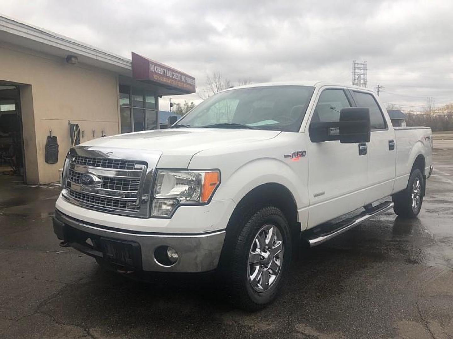 2013 WHITE /GREY Ford F-150 XLT SuperCrew 6.5-ft. Bed 4WD (1FTFW1ET2DK) with an 3.5L V6 TURBO engine, 6-Speed Automatic transmission, located at 3304 Woodville Road, Northwood, OH, 43619, (419) 210-8019, 41.612694, -83.480743 - Your #1 Destination for Auto Loans and mdash;No Matter Your Credit!At our dealership, we believe everyone deserves the opportunity to drive their dream car and mdash;whether you have good credit, bad credit, or no credit at all. With a wide selection of hundreds of cars, trucks, and SUVs, you'll fin - Photo#1