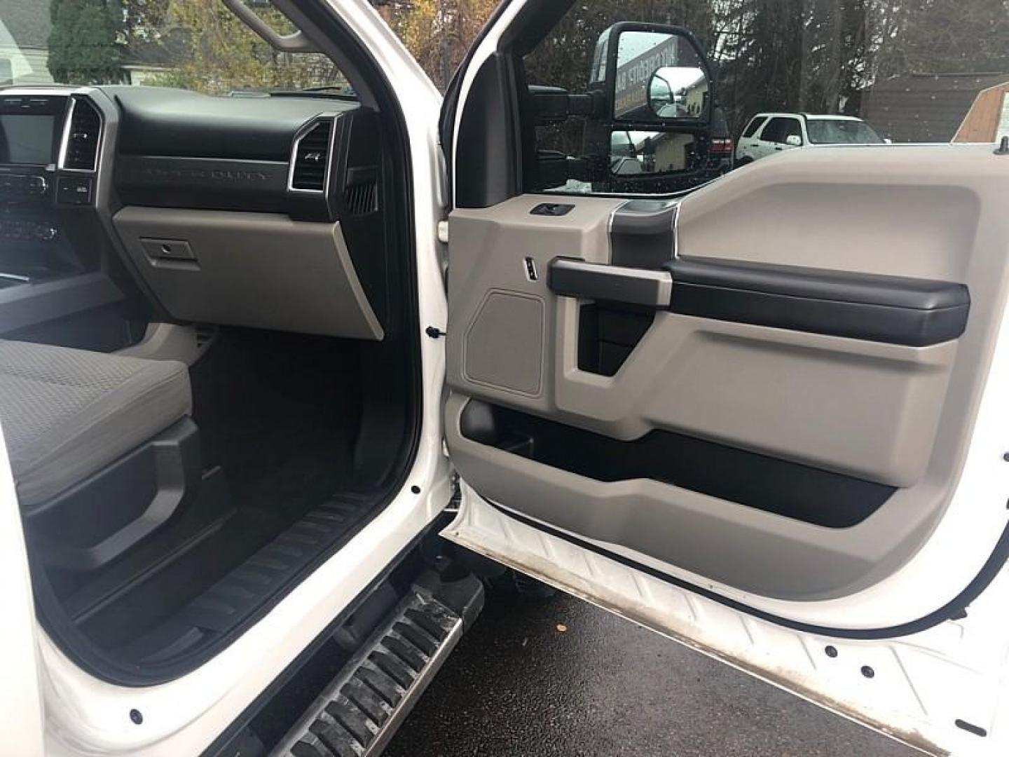 2017 WHITE /GREY Ford F-250 SD King Ranch Crew Cab 4WD (1FT7W2B62HE) with an 6.2L V8 OHV 16V engine, 6A transmission, located at 3304 Woodville Road, Northwood, OH, 43619, (419) 210-8019, 41.612694, -83.480743 - Your #1 Destination for Auto Loans and mdash;No Matter Your Credit!At our dealership, we cater to everyone and mdash;whether you have good, bad, or no credit. With hundreds of vehicles to choose from, you can easily find the perfect car, truck, or SUV that fits your needs.Get Approved Today!Visit ou - Photo#14